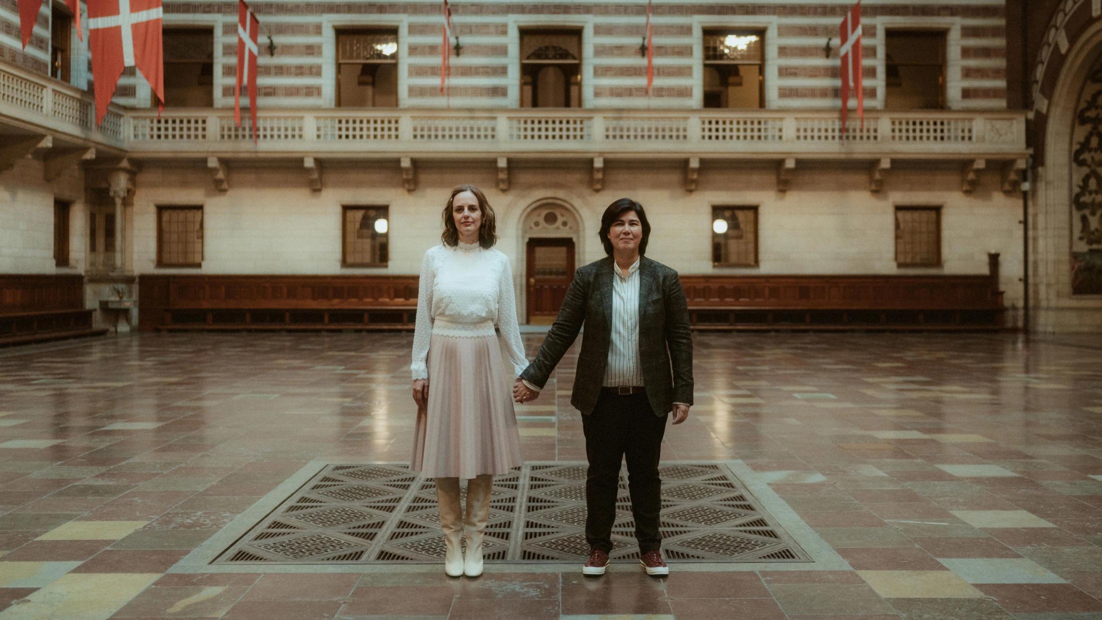 Ari and Pia holding hands in the central hall
