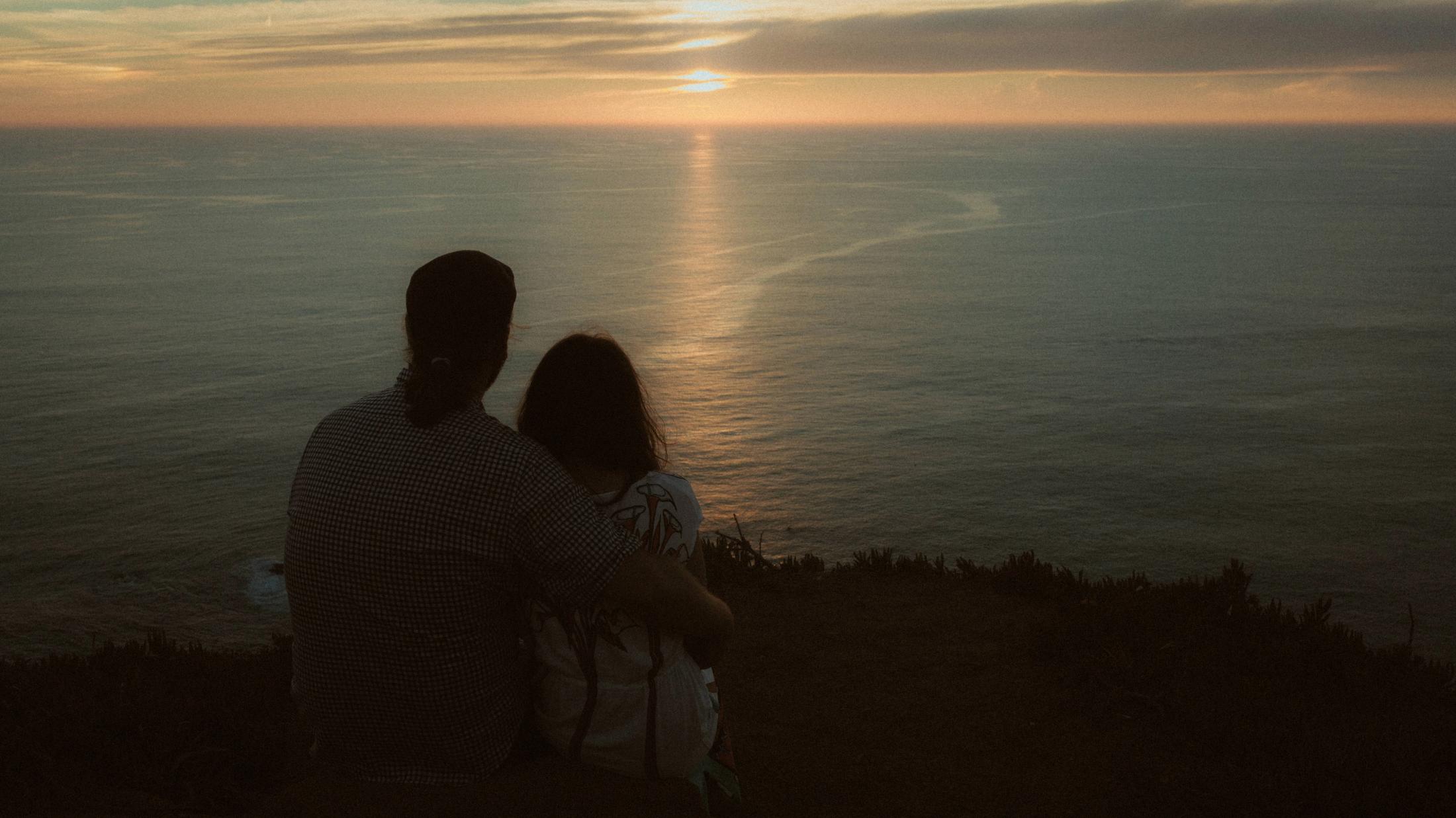 Sunset silhouette during Ana and Till's Lovers Session in Portugal.