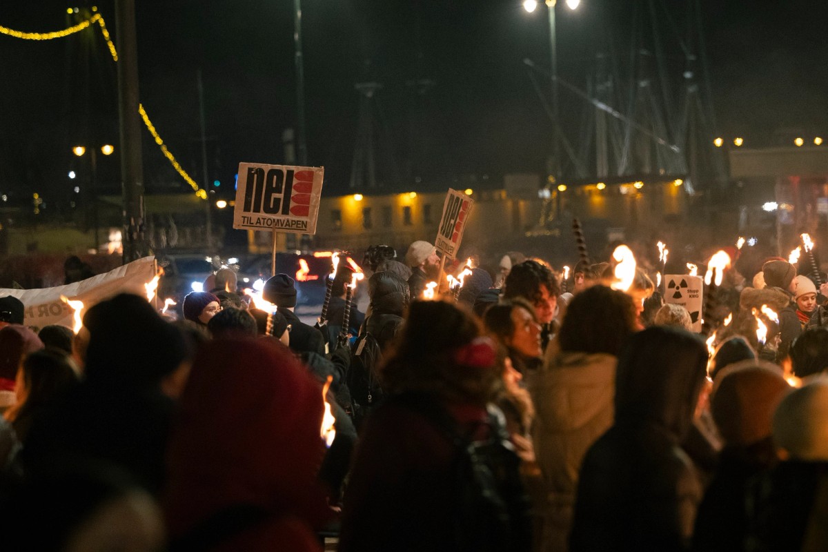 Nei til Atomvåpen markerer mot atomvåpen, her fra marsj til støtte for fredsprisen 2024 som ble tildelt Nihon Hidankyo. Foto: Olav Helland / FantastiskFoto