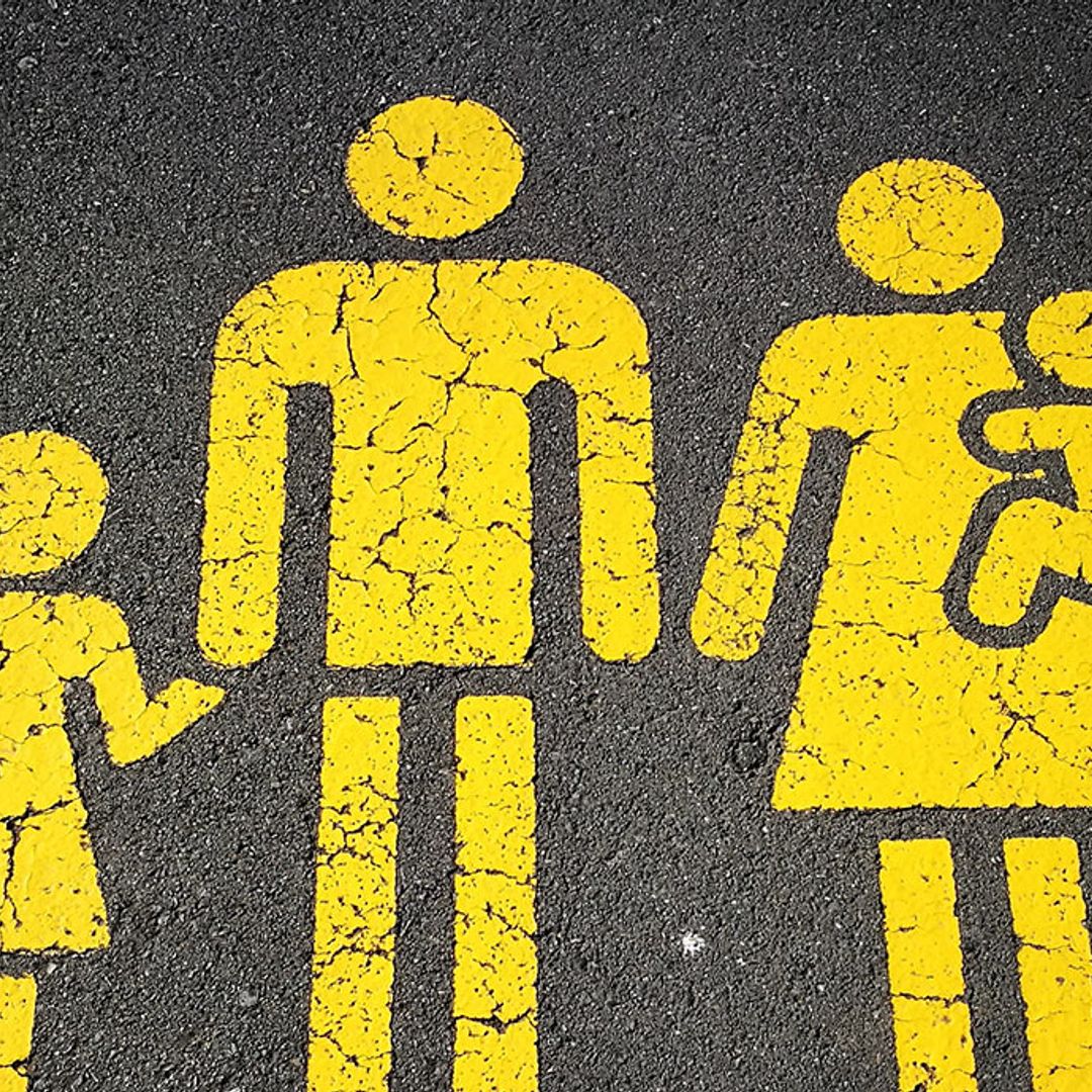 Familie på 4. Foto: Sandy Millar, Unsplash