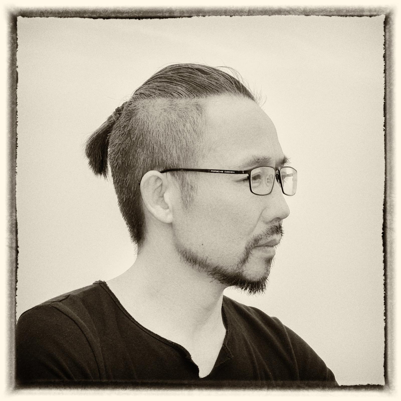 吴悠侧面照片