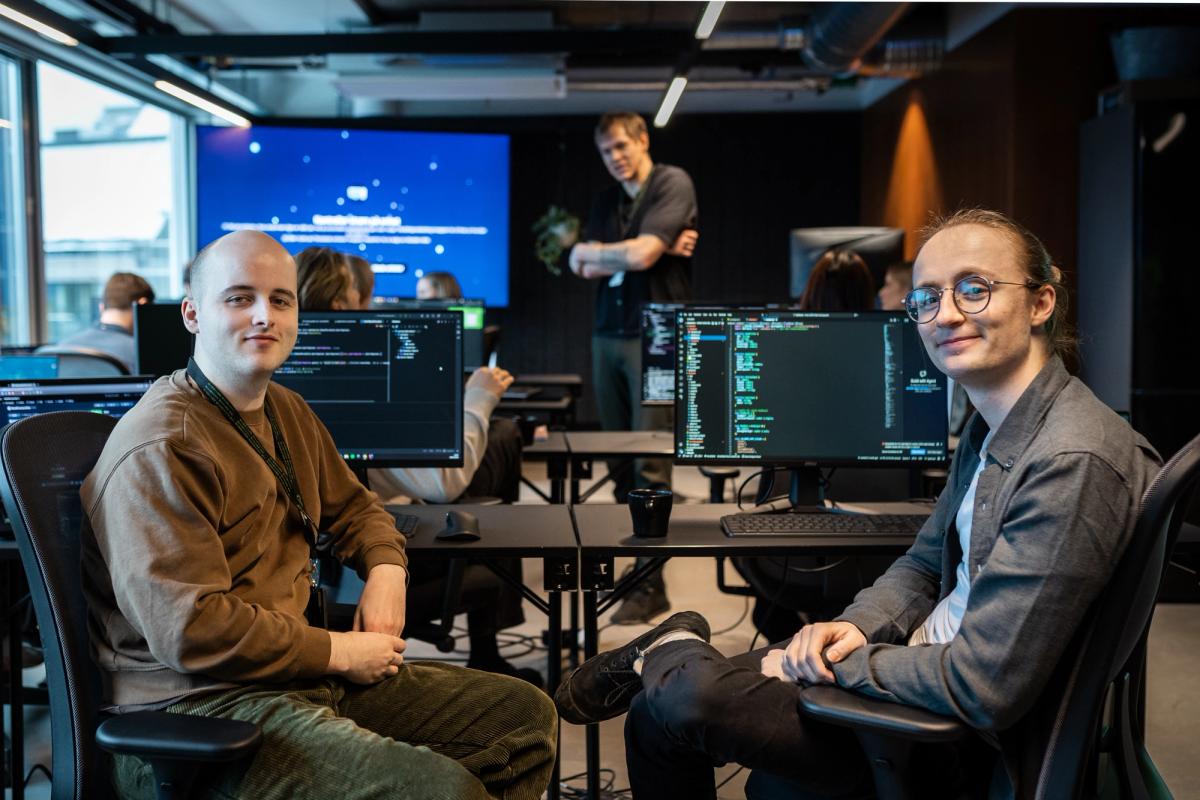 Fysisk klasserom og små klasser - derfor underviser vi slik