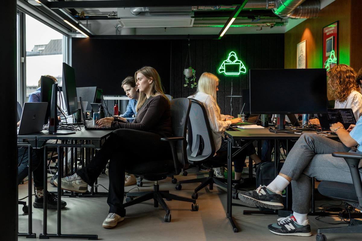 Nyutdannet innen AI eller Machine Learning? Ta kompetansen din ut i virkelige systemer ∞