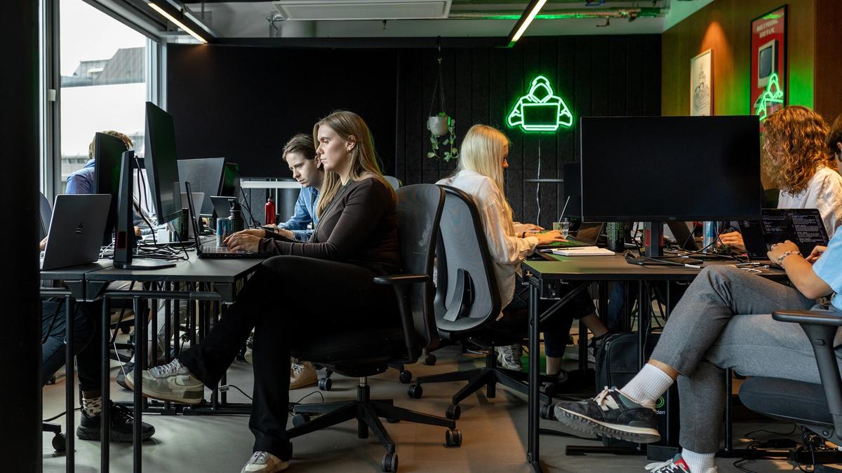 Et tøft år for nyutdannede utviklere - derfor gjør vi dette