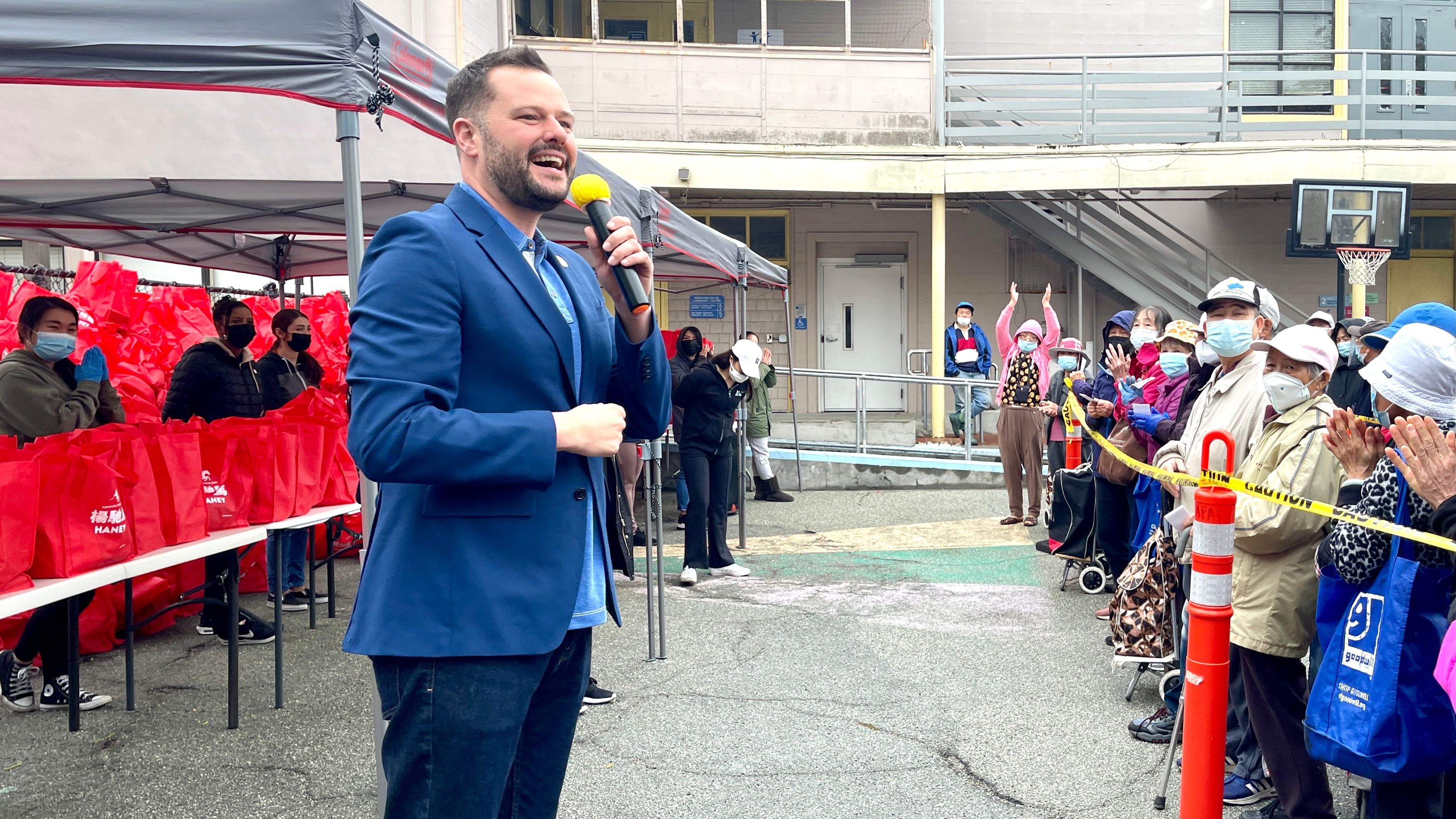 Assemblymember Matt Haney returns to Visitacion Valley and distributes 500 food bags to the low income families in the neighborhood. Photo by Portia Li