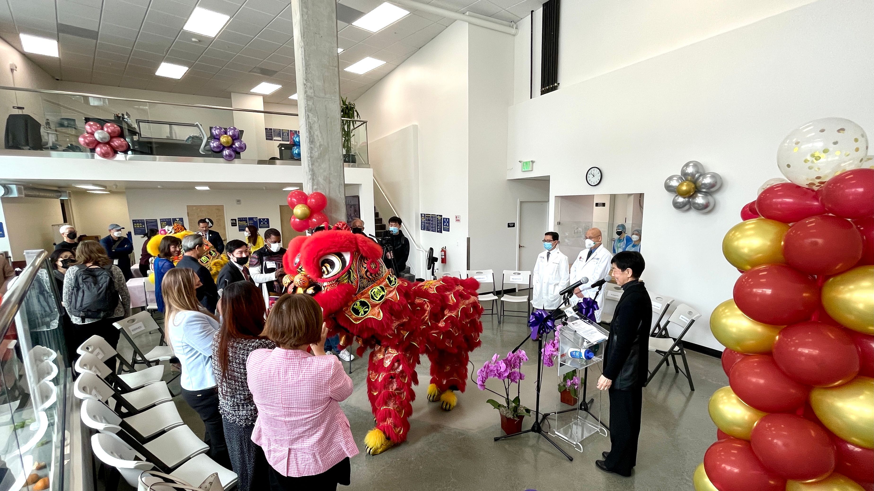 Self-Help for the Elderly’s newest nutrition center is also the first community center for the Chinese community in the Excelsior neighborhood. Photo by Portia Li