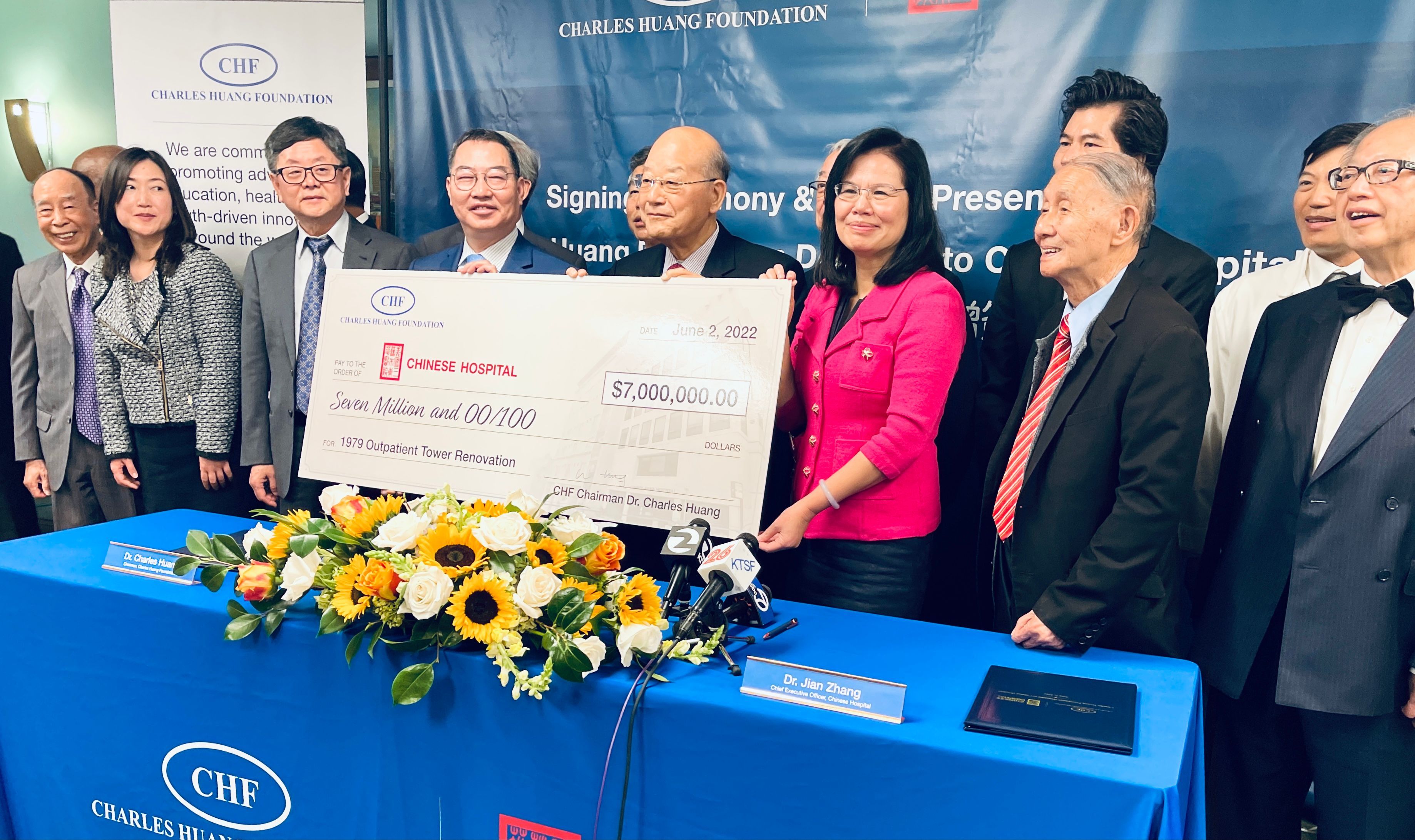 Dr. Charles Huang (fourth from left) donates $7 million to Chinese Hospital. The hospital hosts a donation presentation ceremony. Photo by Portia Li