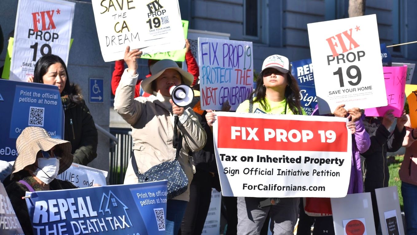 Homeowners hold a rally in front of San Francisco City Hall in support of a petition to repeal Prop 19. Photo by Portia Li