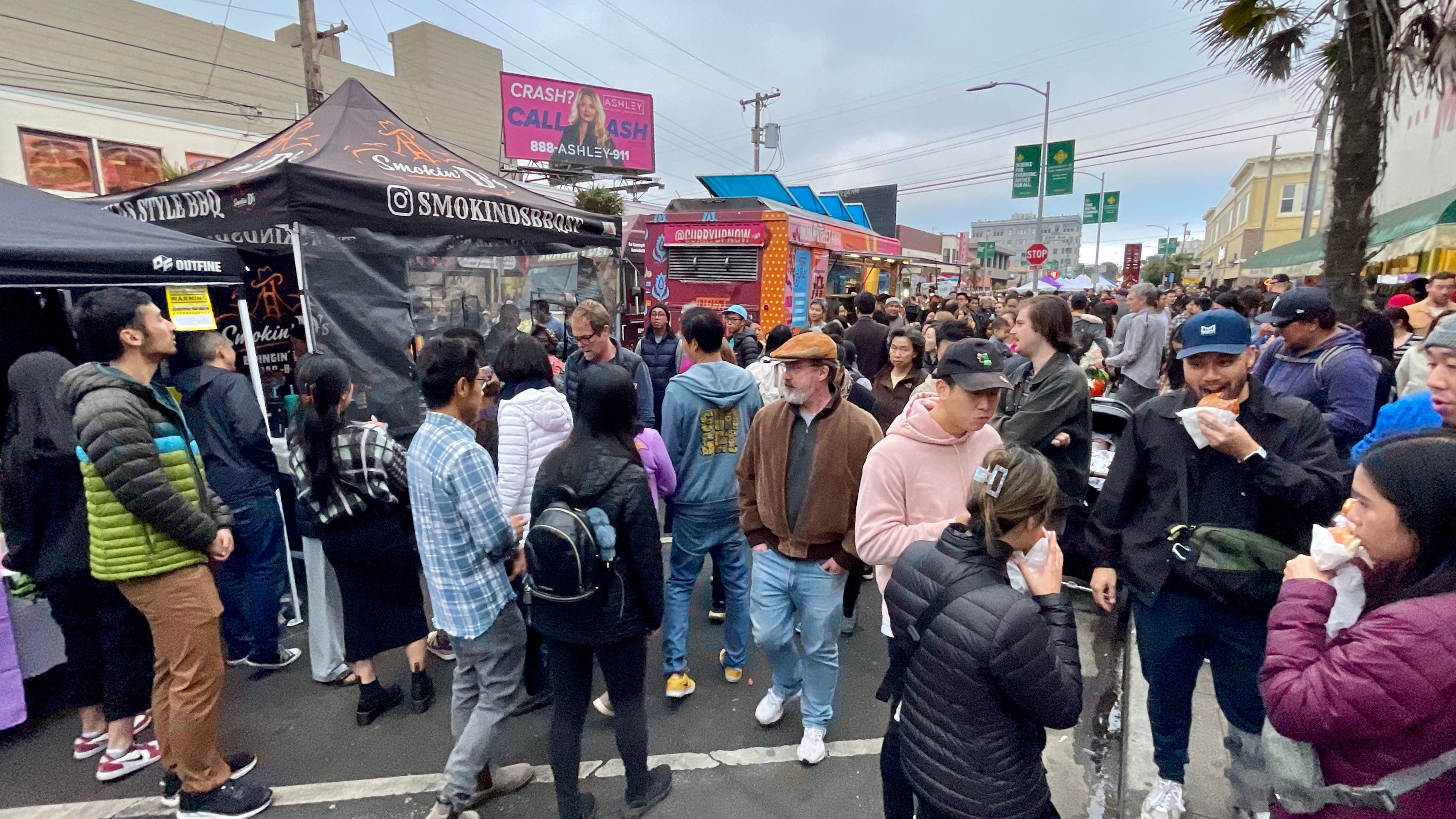 It is estimated that over 10,000 people mostly younger generations come to the first night market in the Sunset District.  Photo by Portia Li