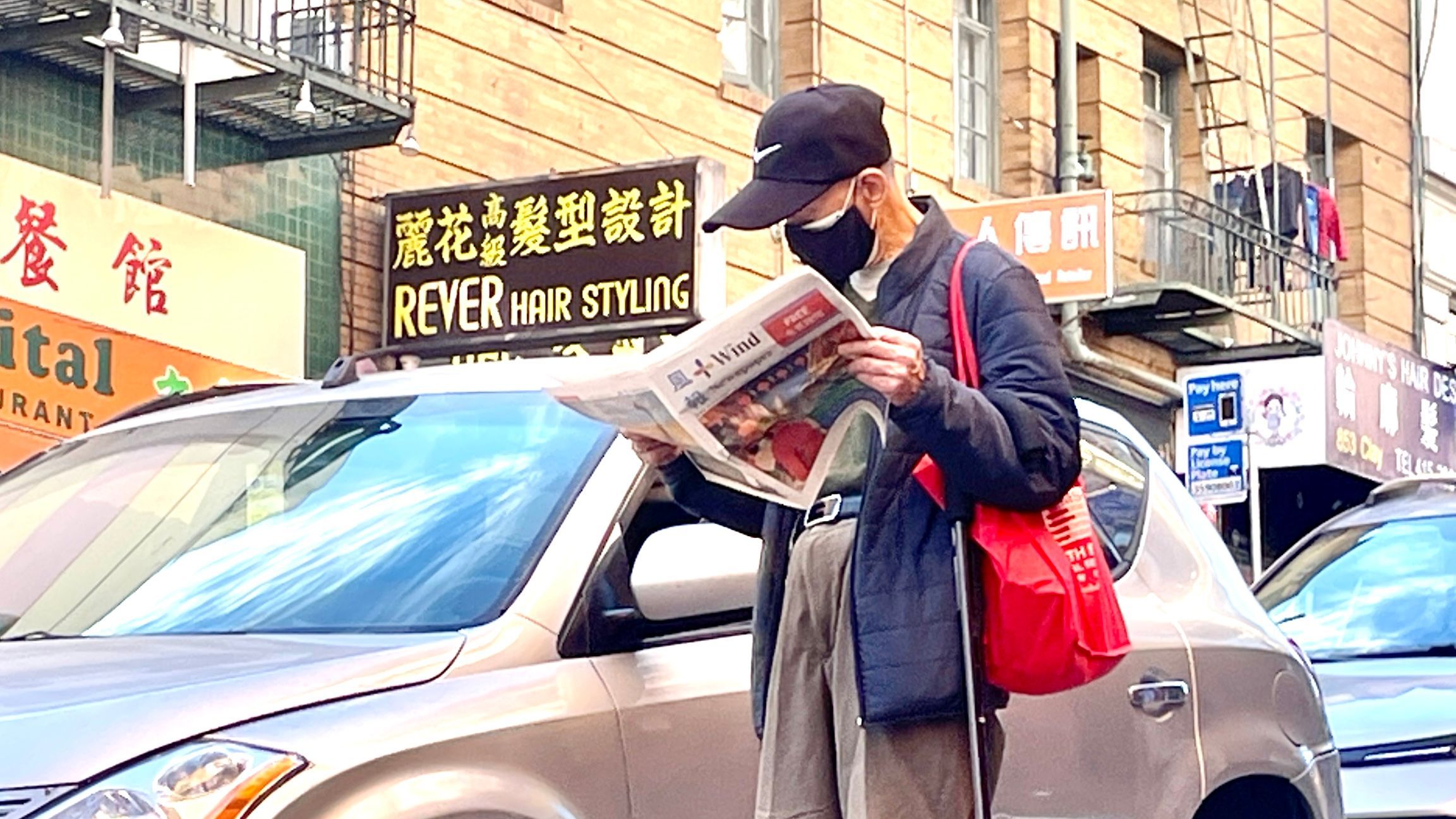 Wind Newspaper which is the only locally-owned newspaper in both English and Chinese languages in SF and California has been popular with the community since its launch in 2020. Photo by Portia Li