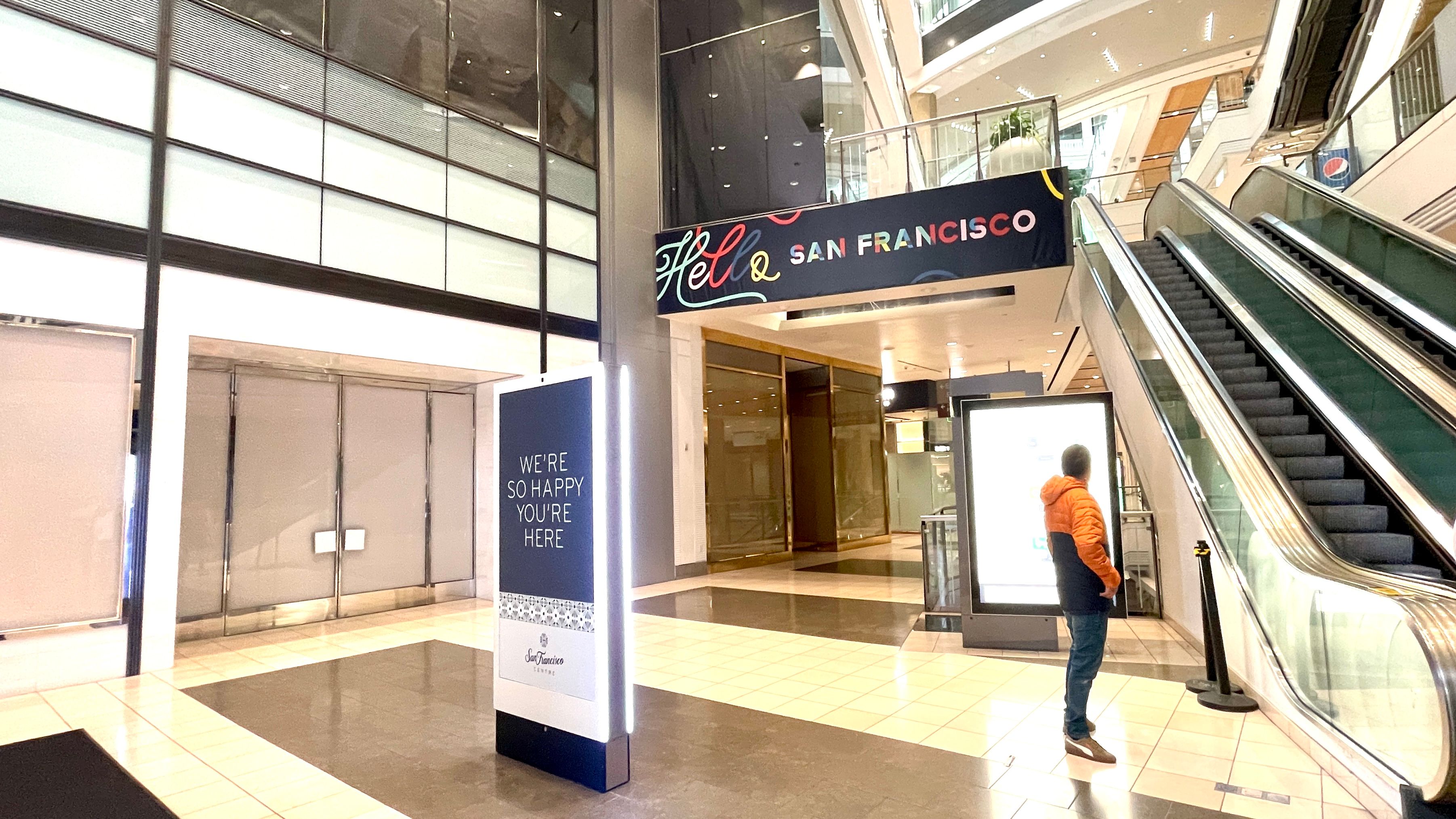 Westfield San Francisco Center in Downtown is the largest shopping mall in the City. Since the pandemic in 2020, more and more tenants moved out of the mall which is now almost completely empty.  Photo by Portia Li