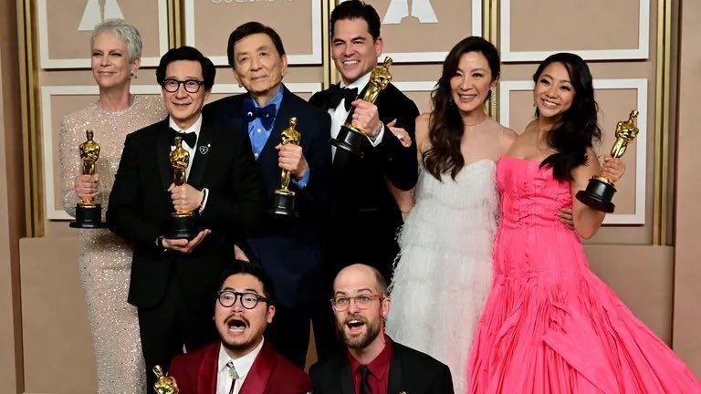 “Everything, Everywhere, All at Once” wins 7 awards in total in the 95th Oscars on March 12, including Best Actress Michelle Yeoh (second from right in back row). Courtesy The Academy)
