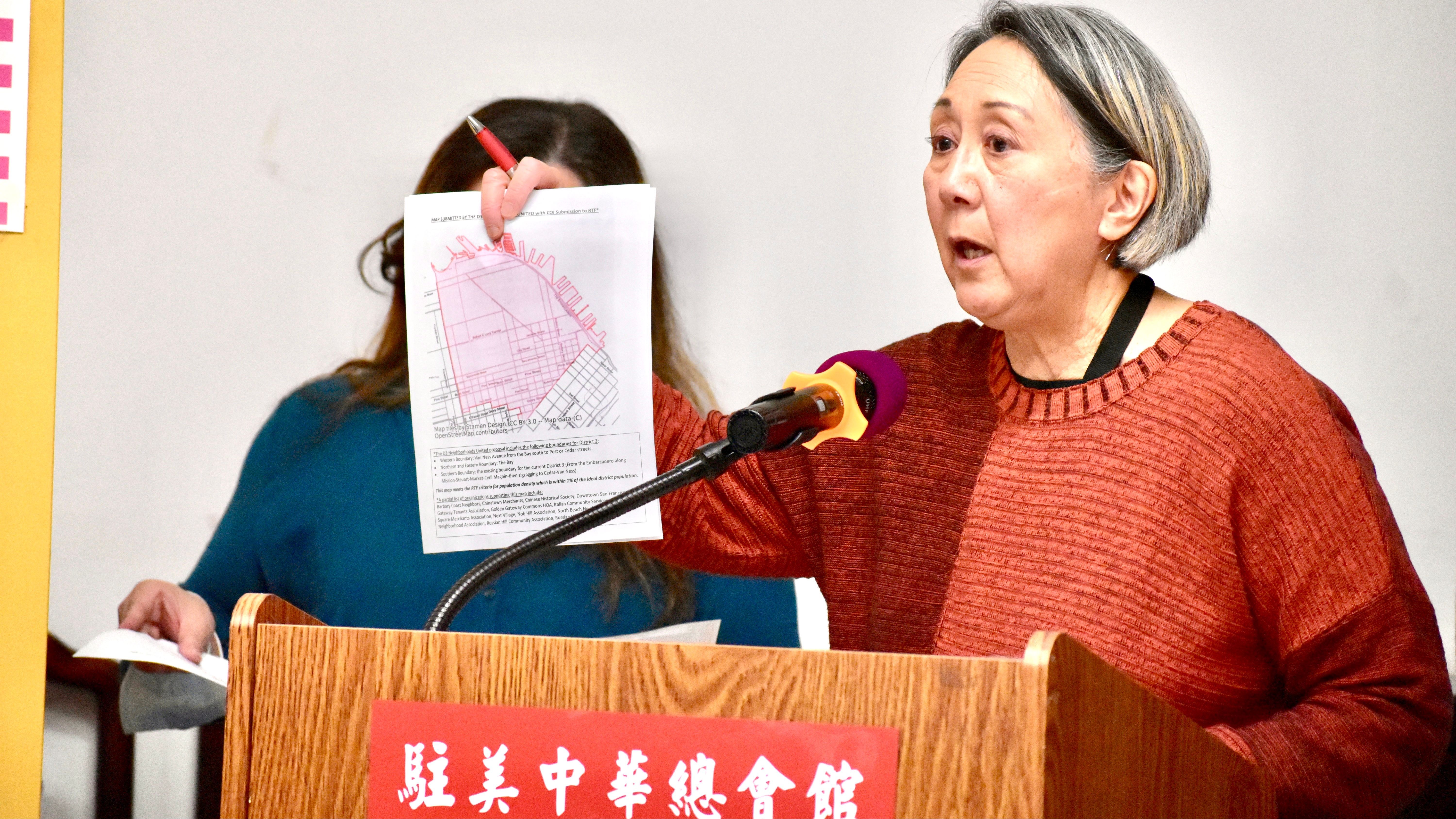 Eva Lee of Chinatown Merchants Association spoke in CCBA meeting on the draft maps. Photos by Portia Li