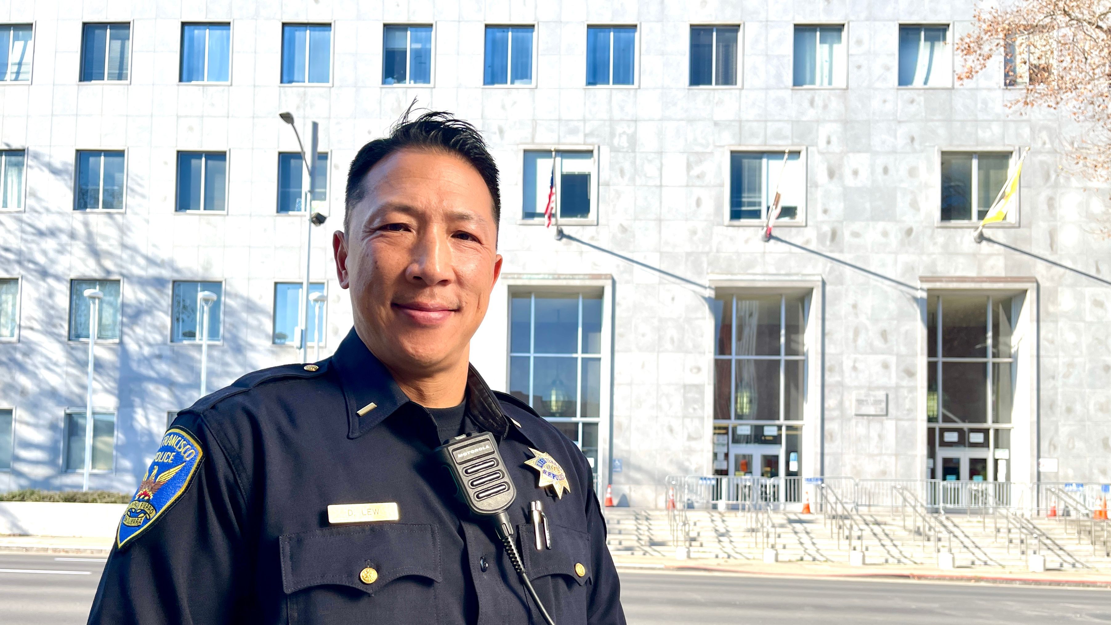 刘力一将升任旧金山警局分局长迎新春。李秀兰摄影