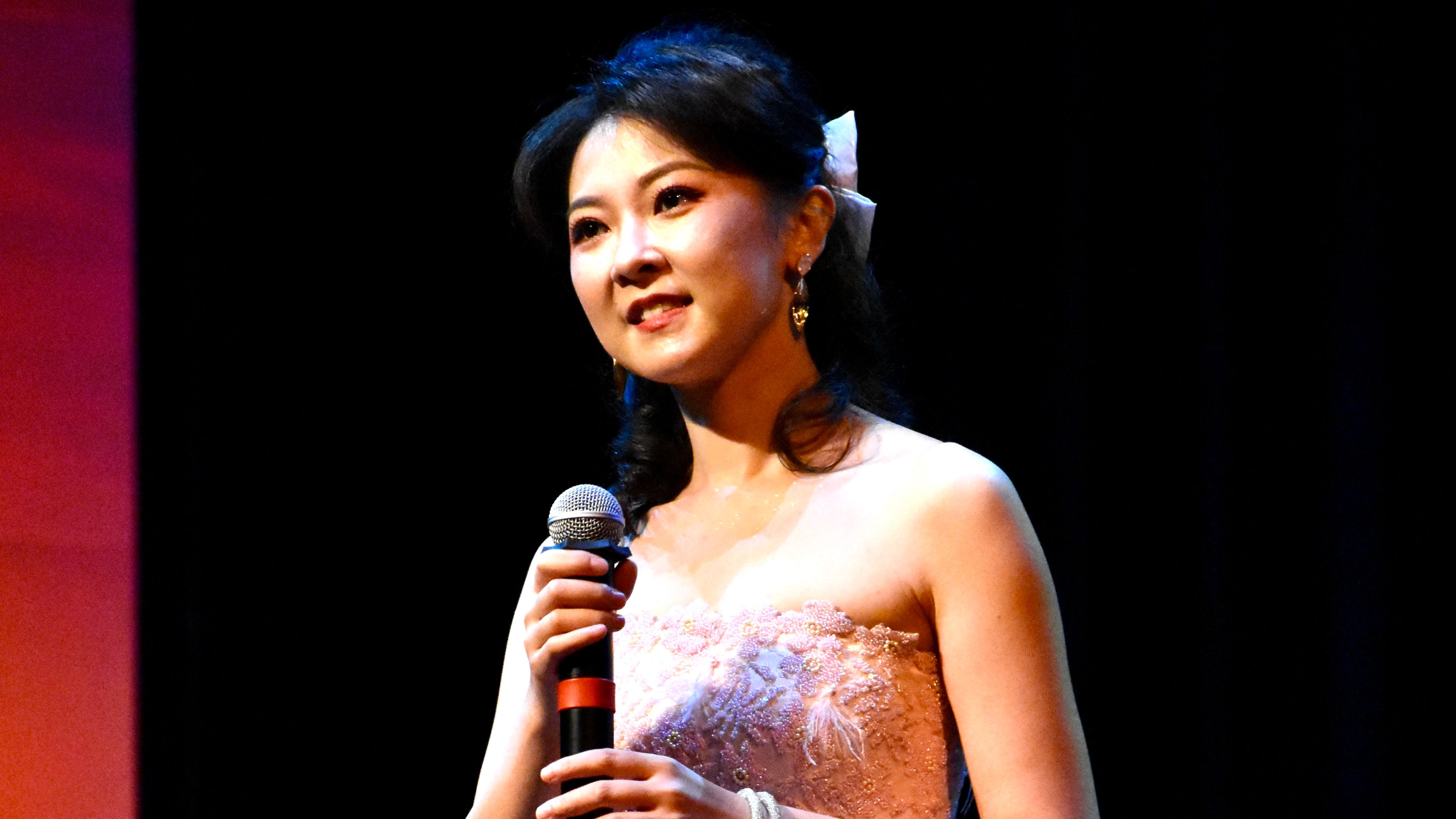 Chen Jia's performance has touched many fans in the San Francisco Bay Area.  Photo by Portia Li