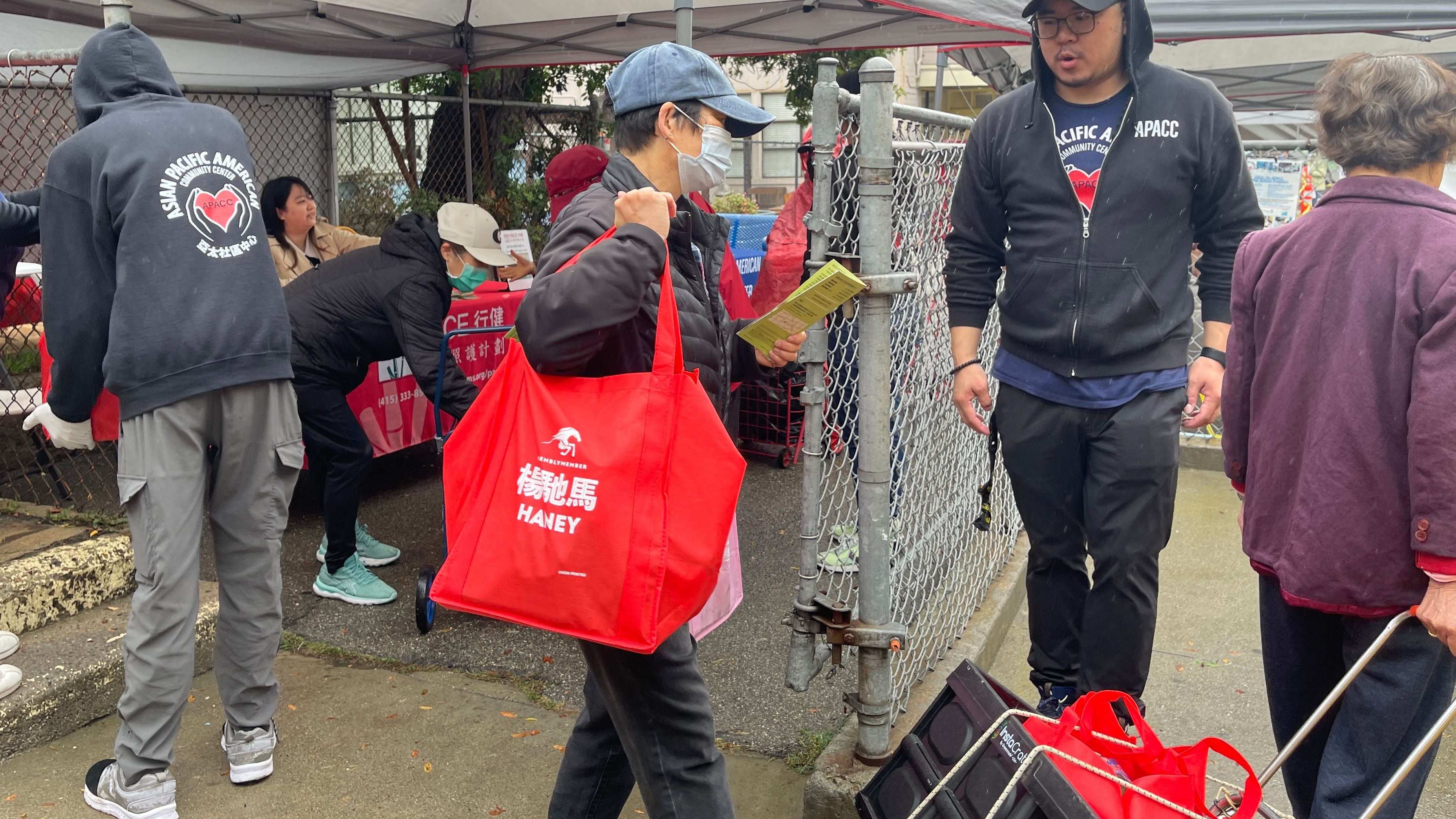 Seniors and low income families line up at the Visitacion Valley Community Center to pick up the free food bags from Assemblymember Haney Office.  Photo by Portia Li