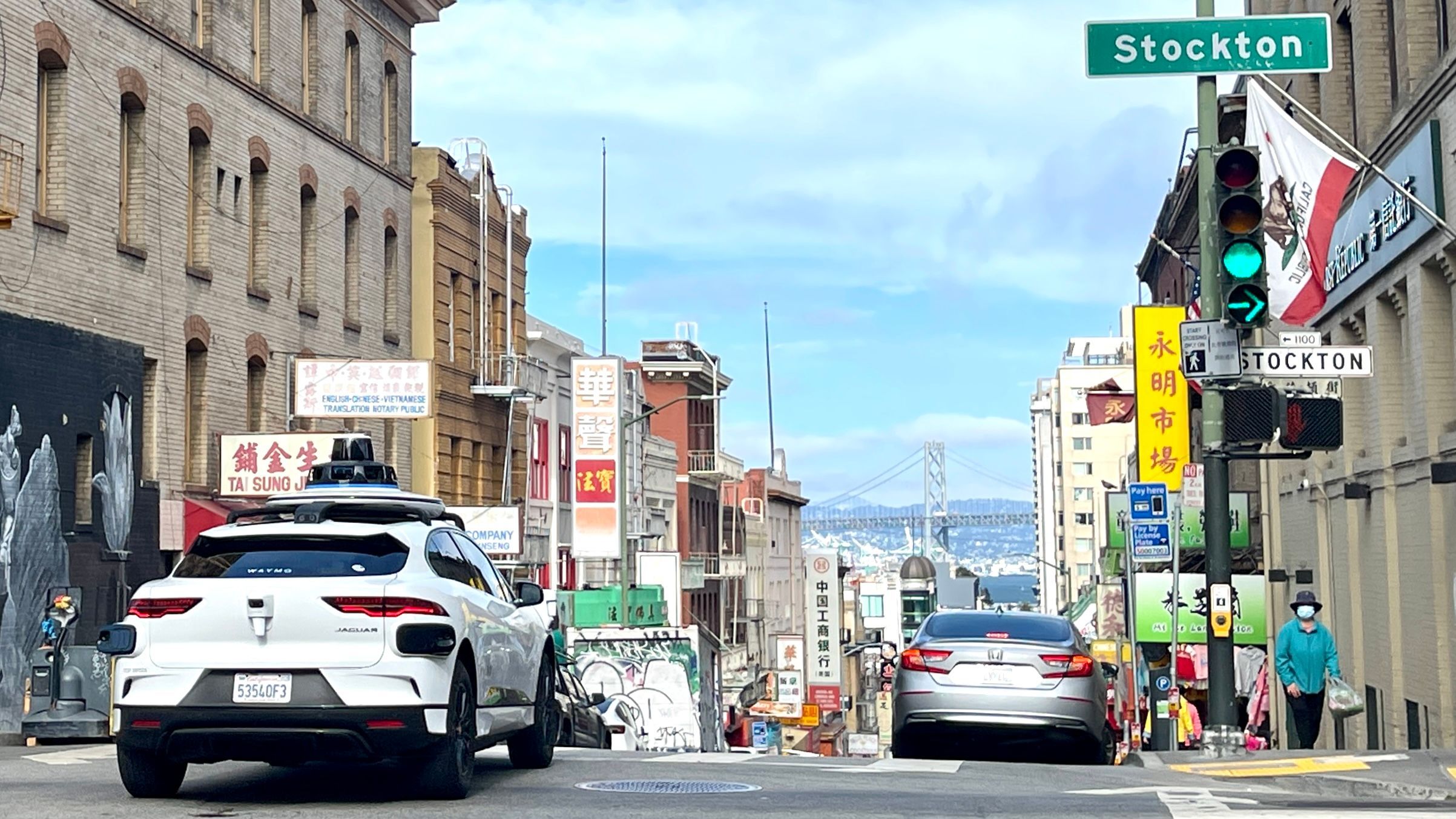 CPUC approves permits for two autonomous vehicle companies, Cruise and Waymo, to provide 24-hour charge fares for passenger service in San Francisco. Photo by Portia Li