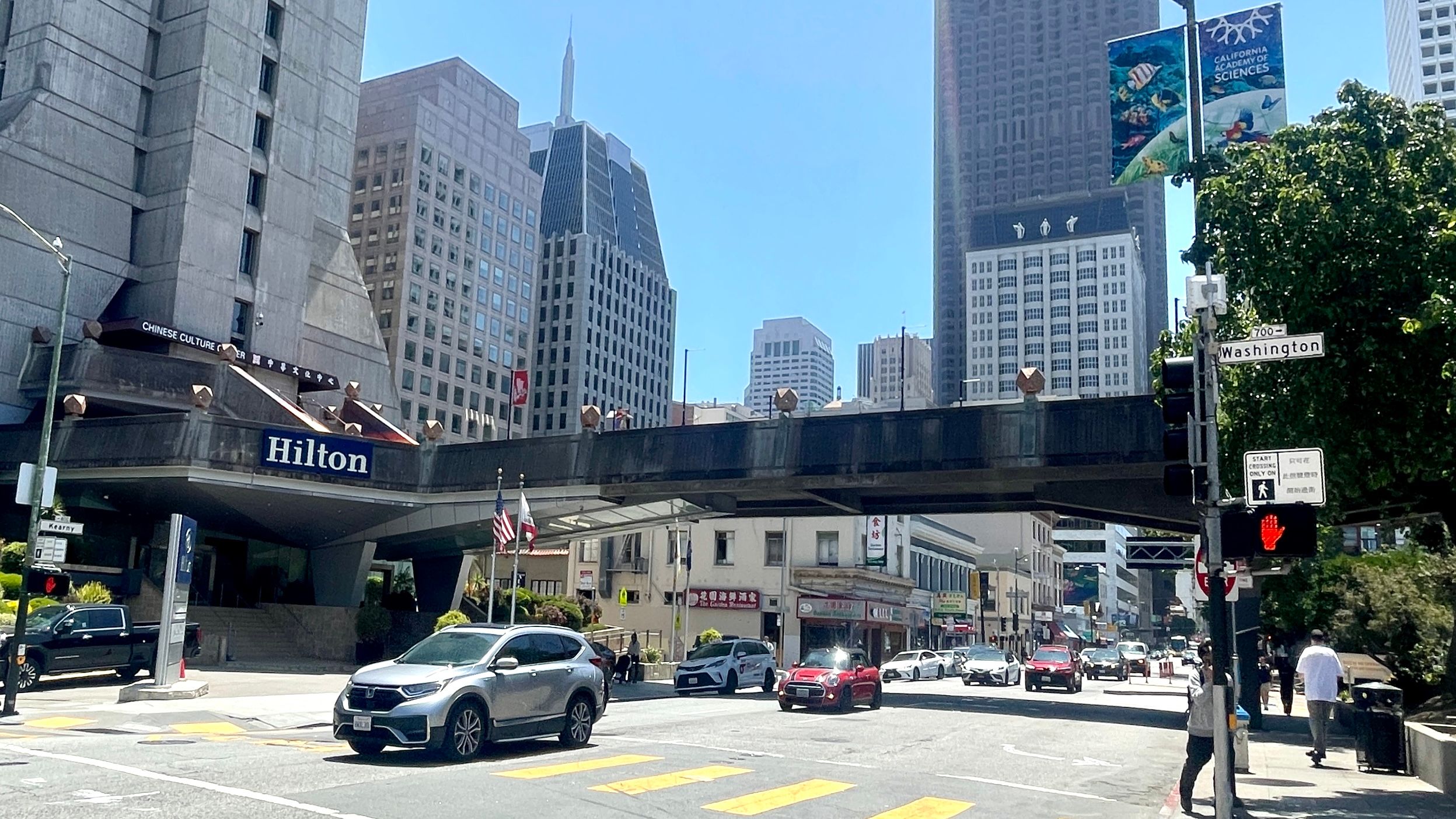 Both structures of the Hilton Hotel and the pedestrian bridge connected to Portsmouth Square were designed by Chinese American architects Clement Chen and Chi-Kwan Chen in the 1960s. The bridge represents a significant history for the Chinese community in San Francisco. Photo by Portia Li