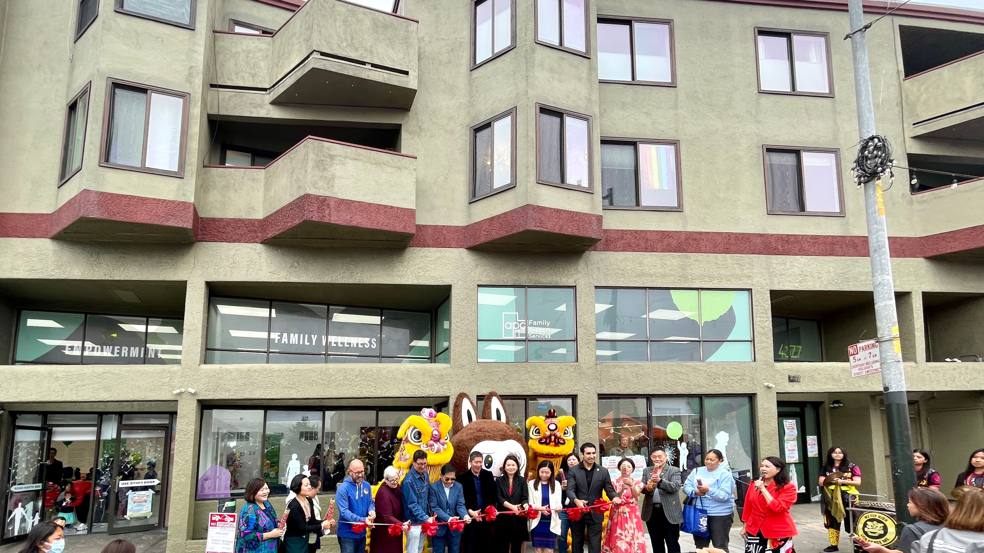 APA Family Support Services (APAFSS) acquires a permanent home located at 4377-4379 Mission Street in Excelsior where the Asian population has increased significantly during the past decades. The 5,000-sq-foot new APAFSS center which opened for services in October becomes a new landmark in the Excelsior neighborhood. Photo by Portia Li