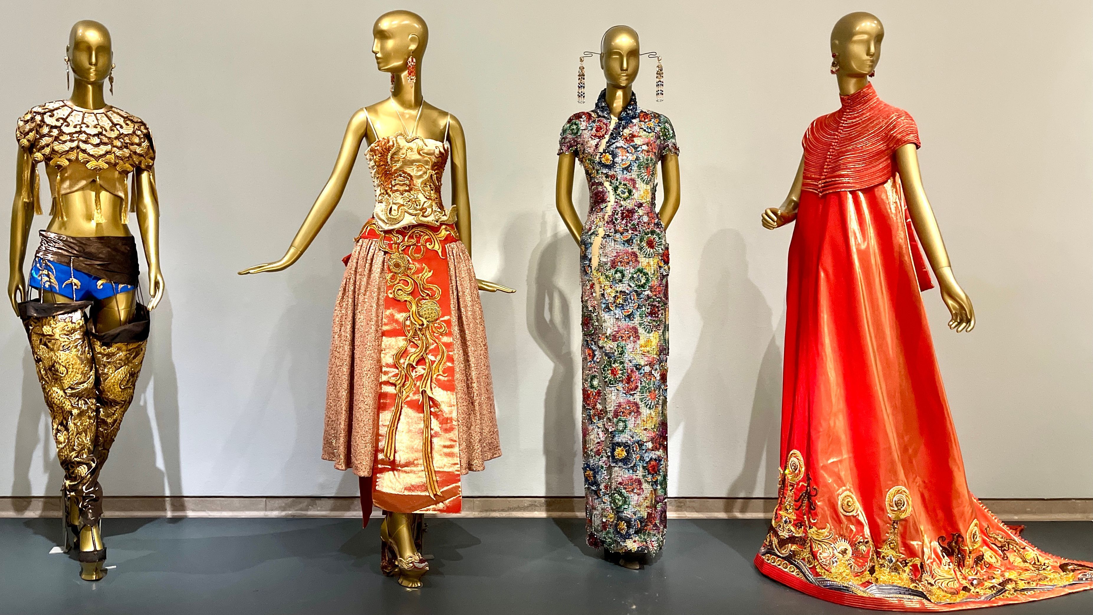 Guo Pei’s couture design 户日works alwaysare displayed in the SF Legion of Honor Museum exhibit.  Photo by Portia Li