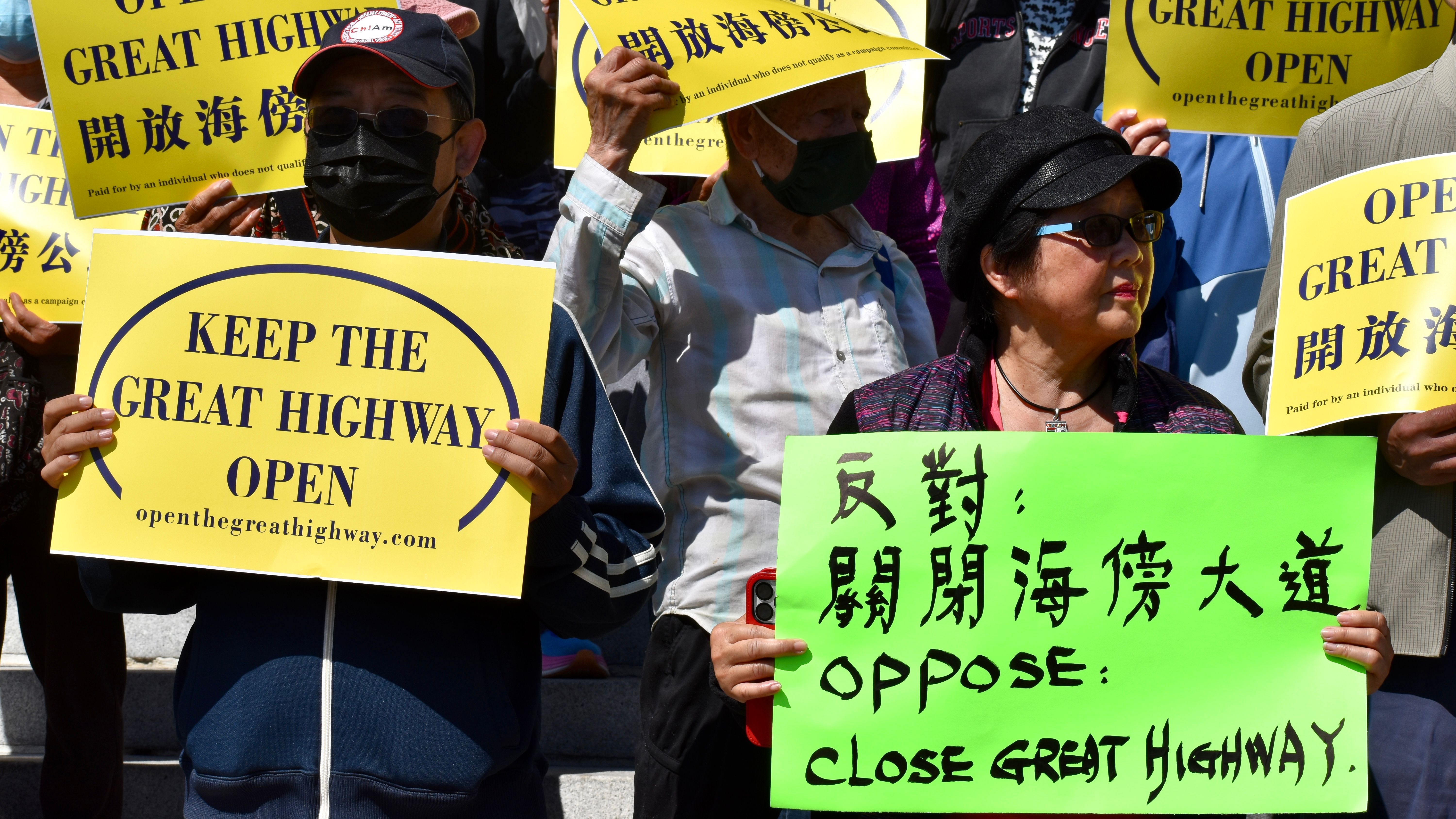 Residents and businesses protest against a ballot measure which proposes to close the Great Highway for creating a new coastal park.  Photo by Portia Li