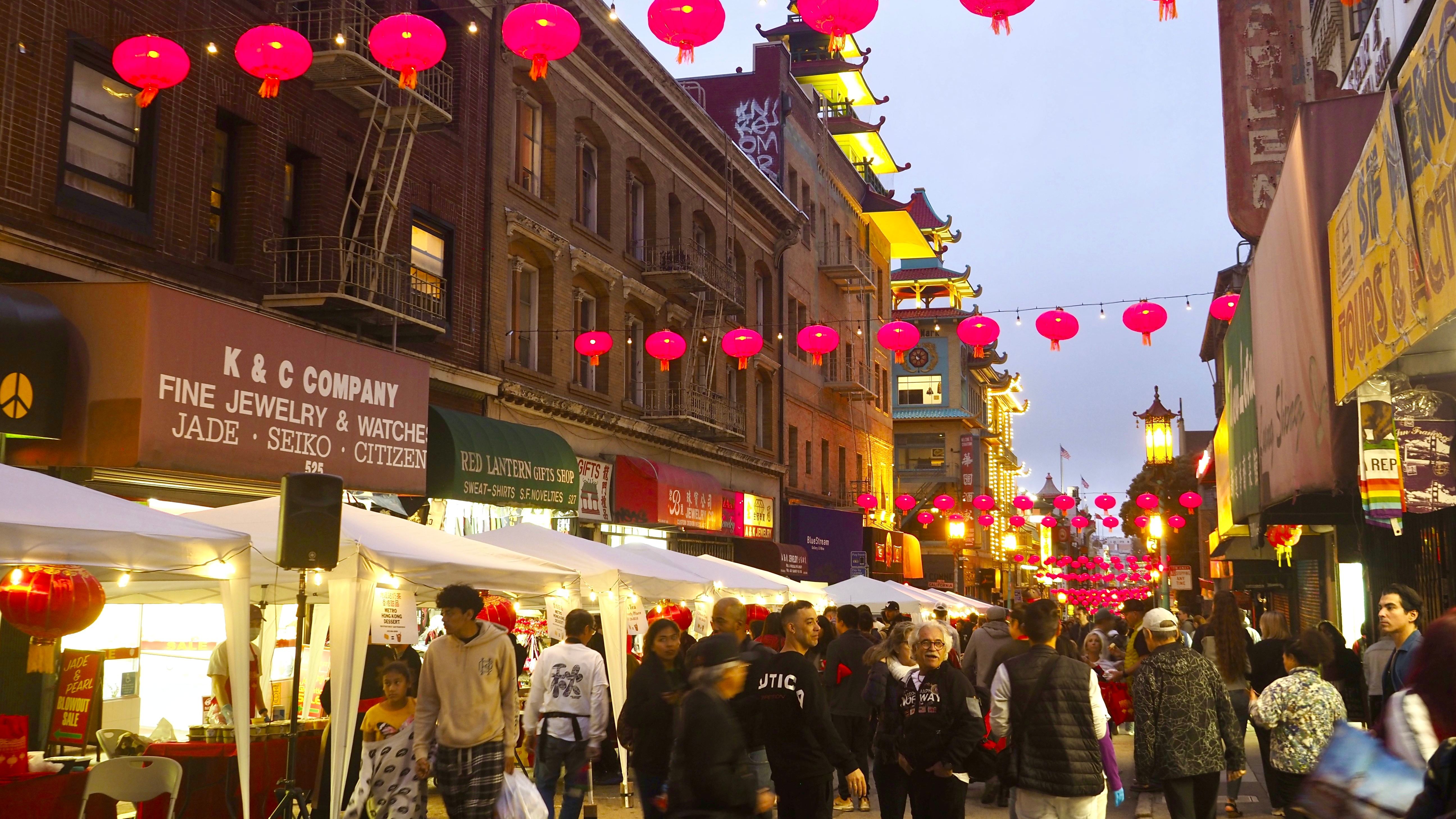 Mid-Autumn Festival night market in Chinatown on September 29 is a successful event. Photo by Ben Kwan