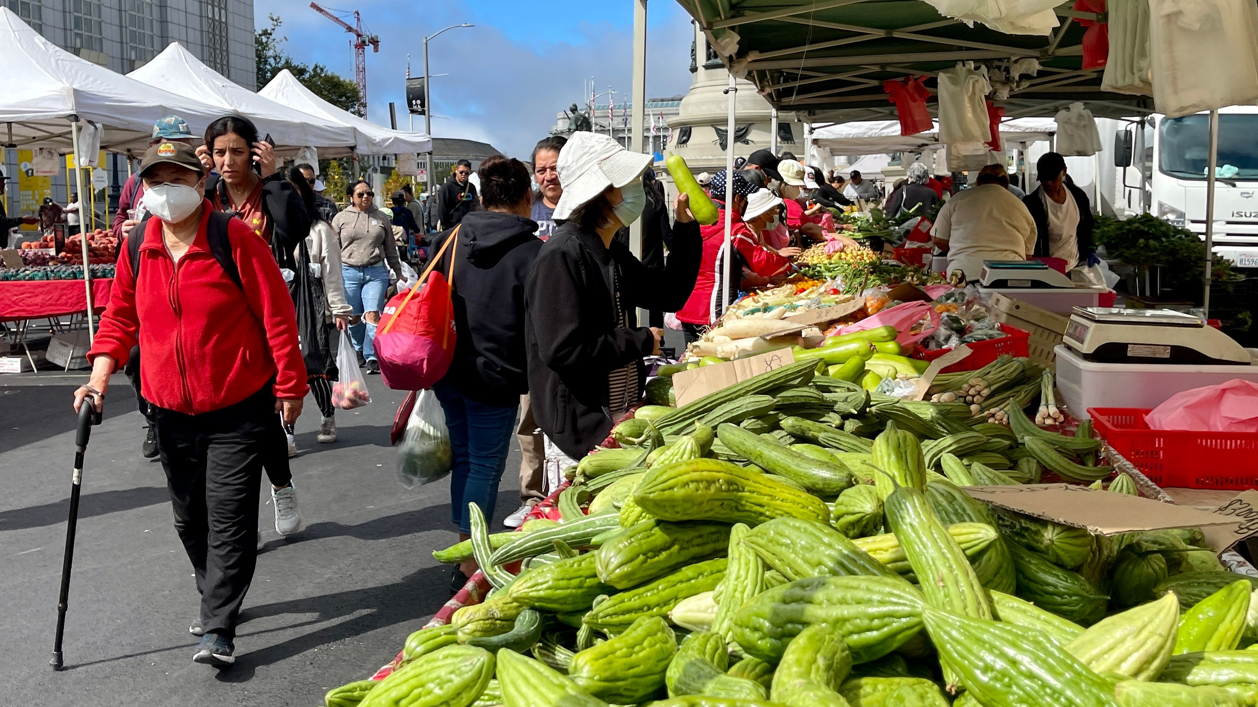 On September 3, the first day of the Farmers’ Market relocated to the Fulton Street parking lot, shoppers are happy to pick their favorite vegetables and fruits from vendors. Photo by Portia Li