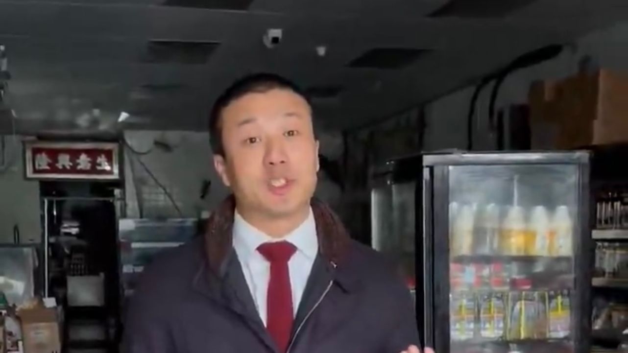District 4 Supervisor Alan Wong visits a grocery store in the Sunset District during strings of power outages occurring in the district in the month of December 2025. The grocery store is one of the business customers impacted by PG&E’s power outages. Screenshot from Supervisor Wong’s posted video on X