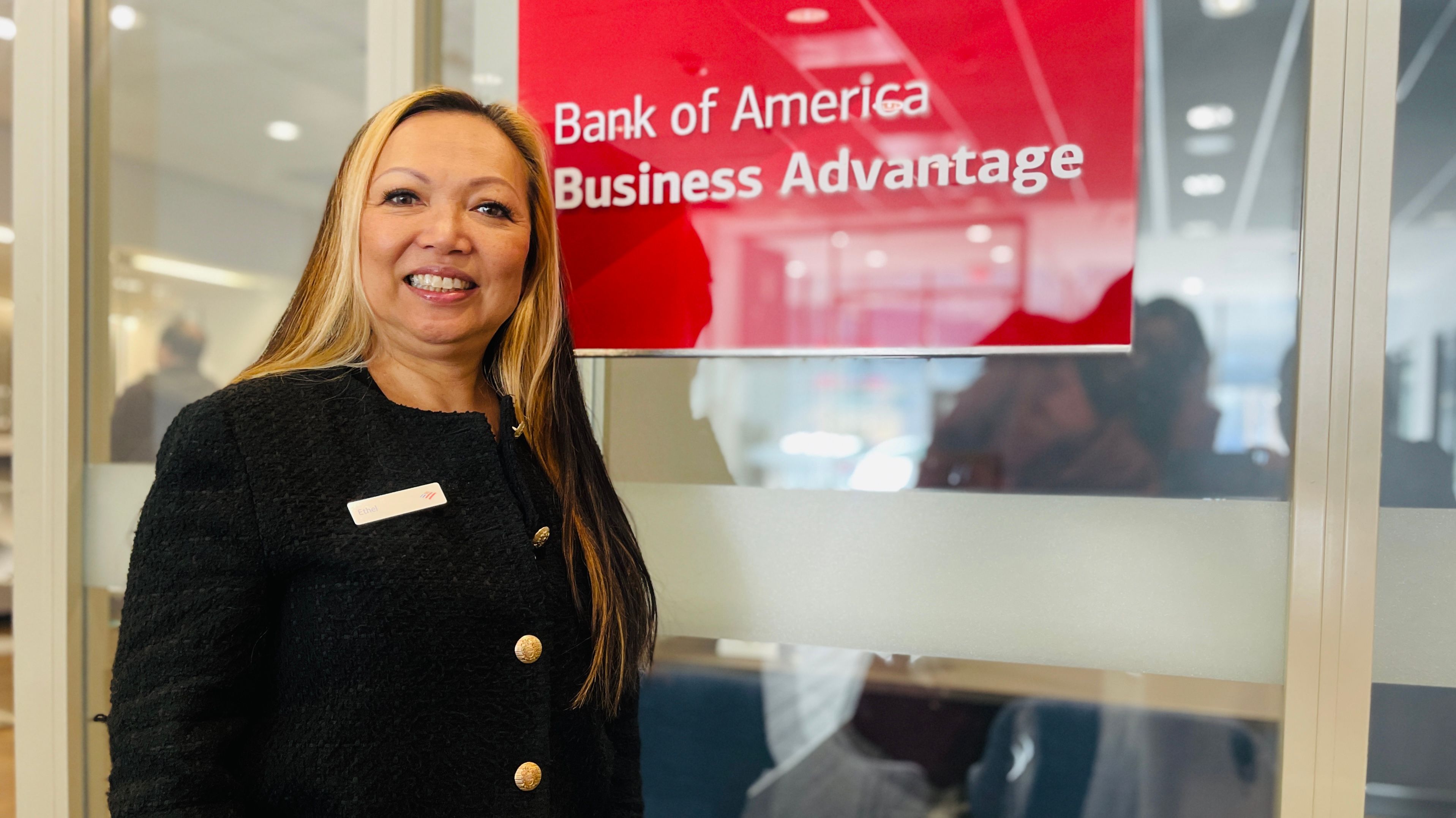 Vice President of Bank of America Ethel O’Yang Reddy celebrates her 40th anniversary serving at the bank and the Chinese community. (Photo by Portia Li)