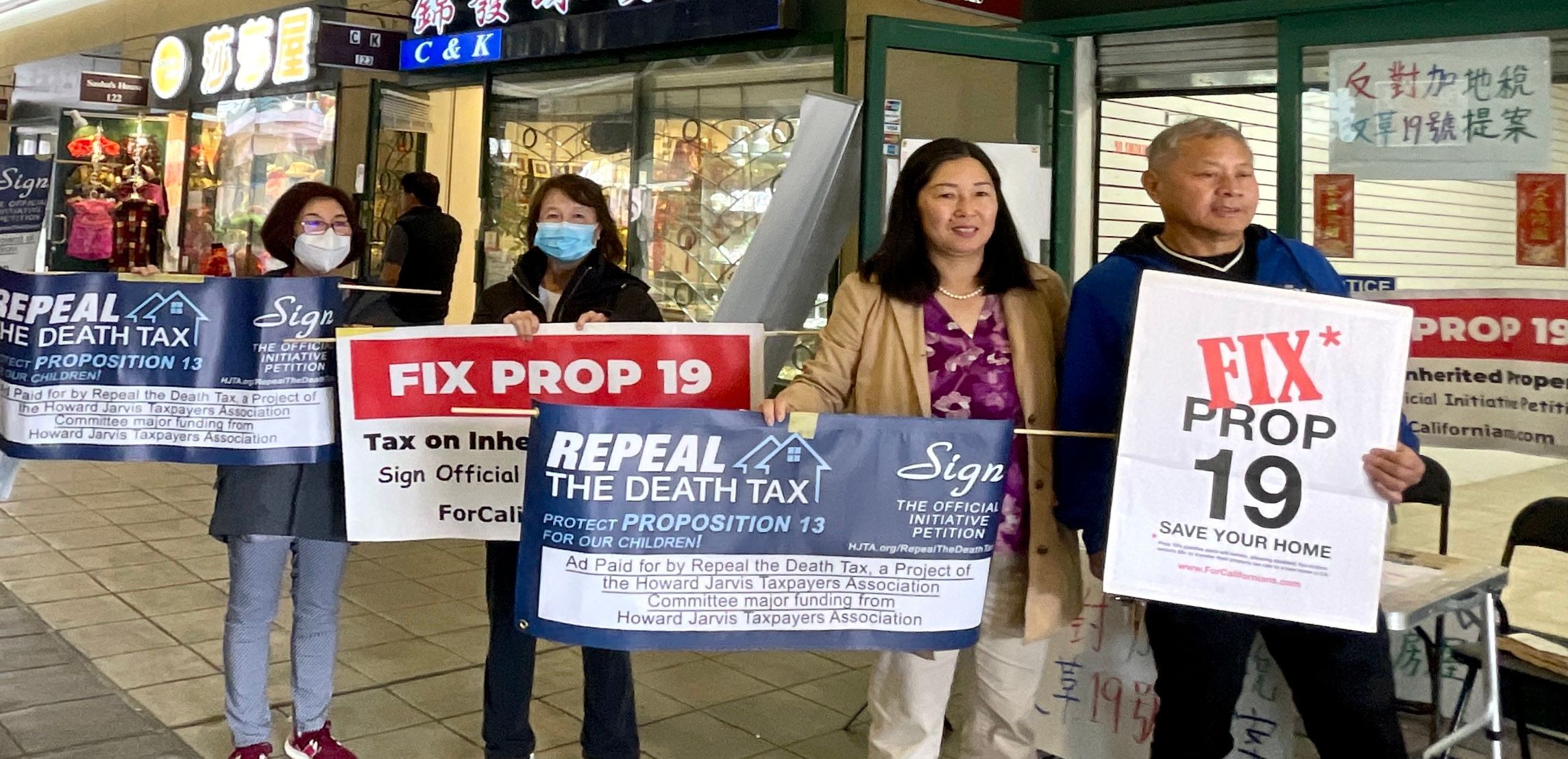 Supporters of a petition to repeal Prop 19 gather at Oakland Chinatown to collect signatures from California voters.  Photo by Portia Li