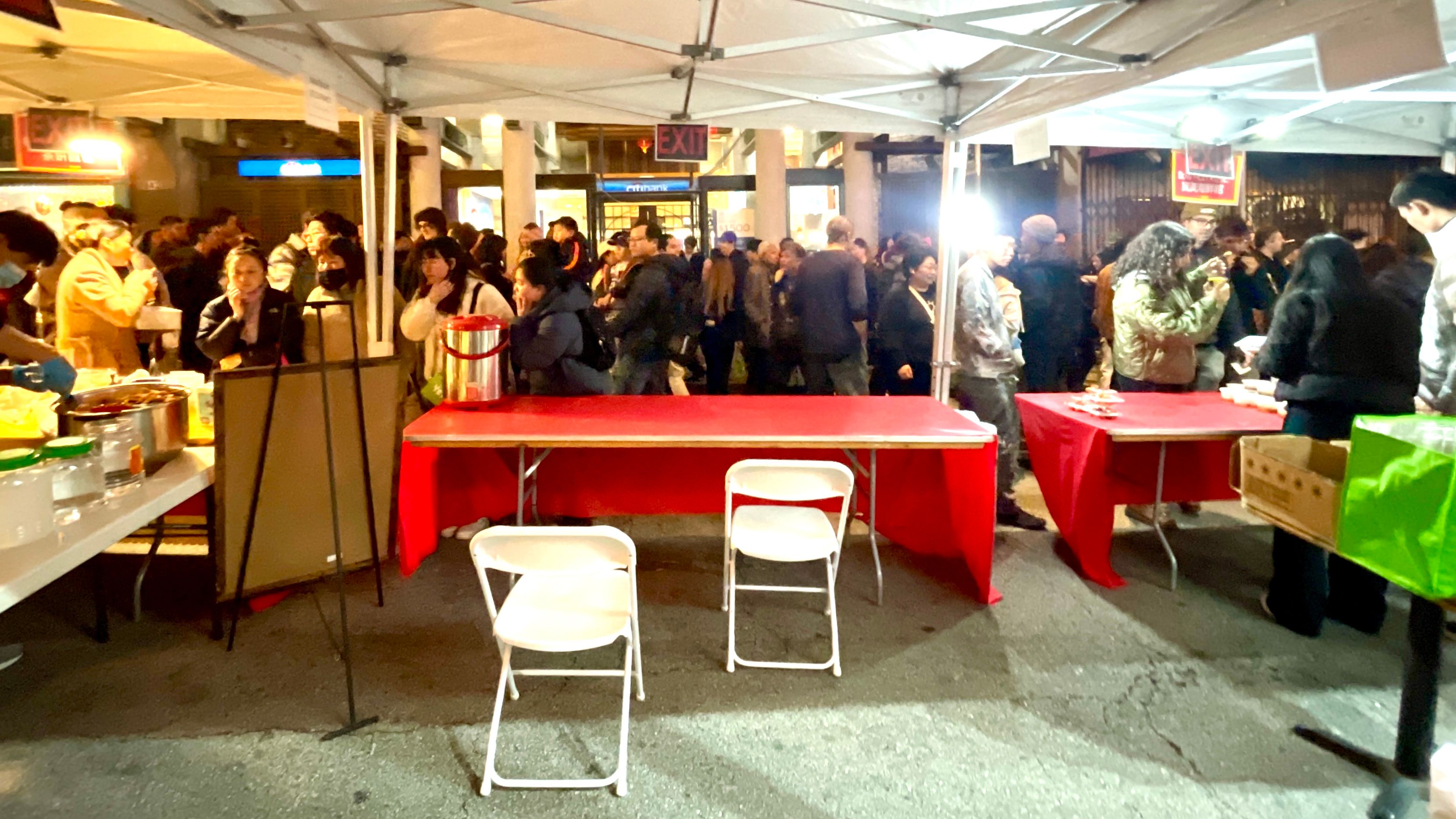 An empty table is seen in the Inauguration Day Chinatown Night Market hosted by San Francisco Mayor Daniel Lurie and managed by Lily Lo of BeChinatown. Prior to the event, some merchants in Chinatown requested for participation and were told that all booths in the night market were sold out. Photo by Wind Newspaper  