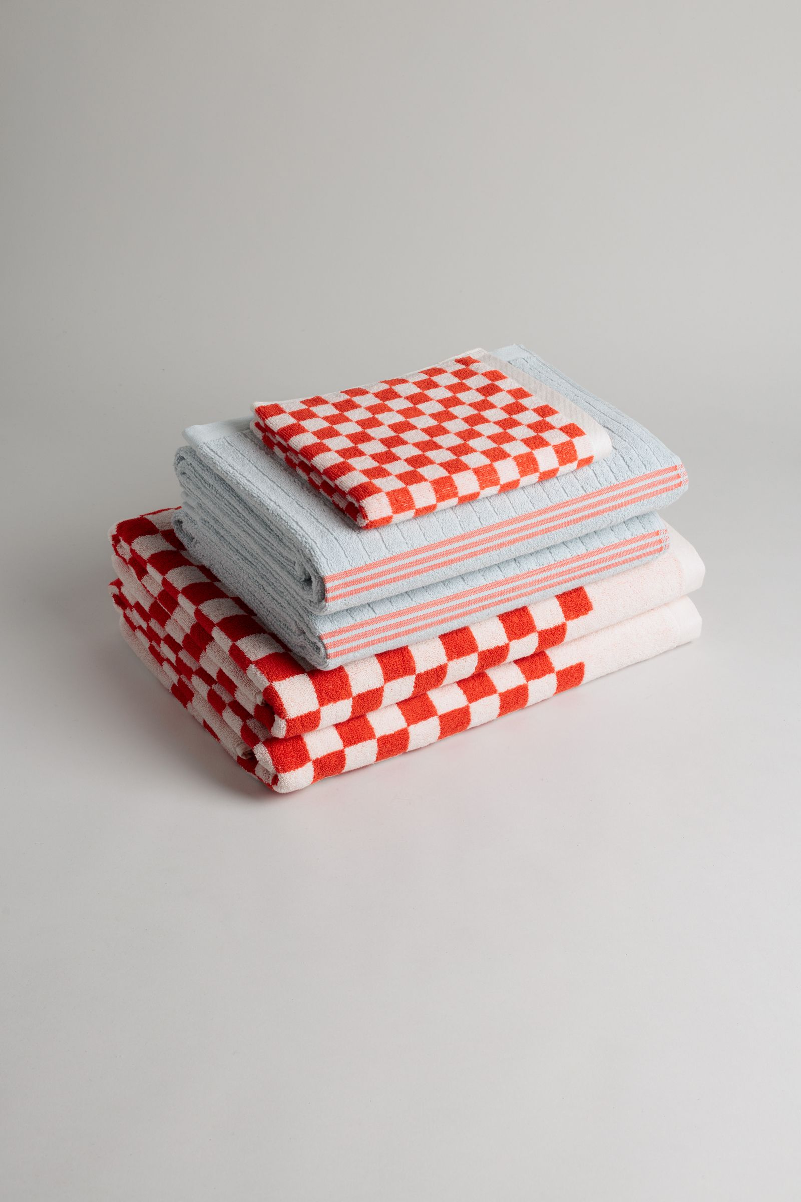 Gray/Red 600gsm Towel