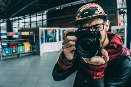 homwm fotografando com uma sony alpha