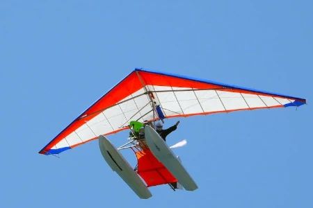 vista inferior de um ultraleve