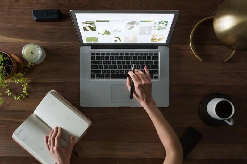 Blog post illustration: How to Launch an Ecommerce Website