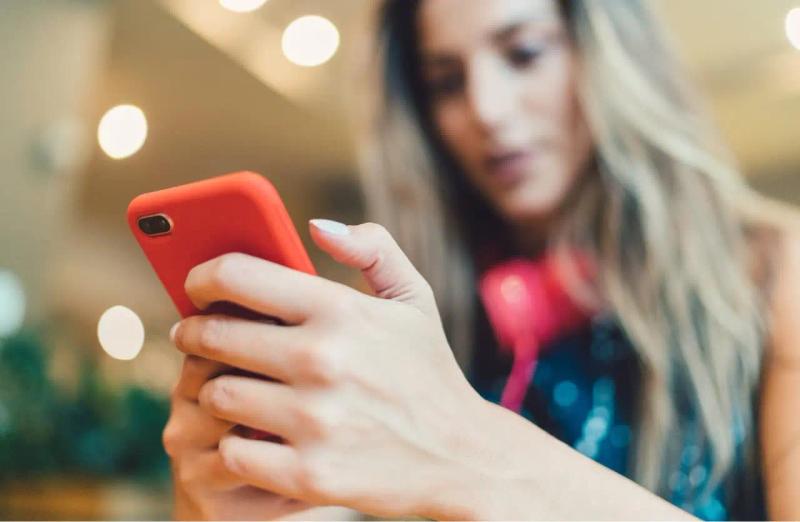 Blog post illustration: The Ultimate Guide to SMS Marketing for B2B
