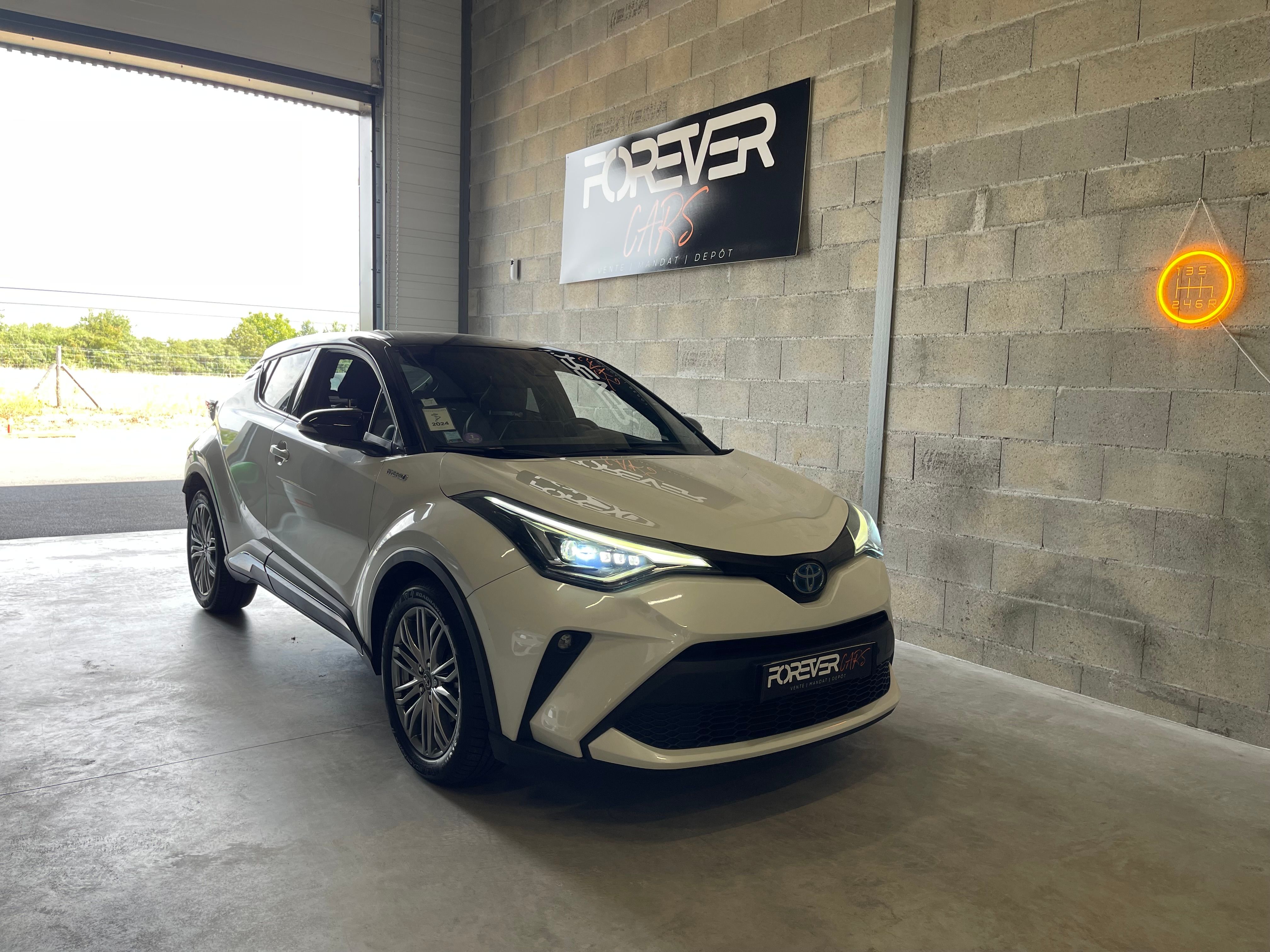 C-HR 122h DISTINCTIVE 2WD E-CVT MY20 / GARANTIE 6 MOIS GARAGE / CARPLAY / CAMERA DE RECUL / HYBRIDE NON RECHARGABLE CH-R