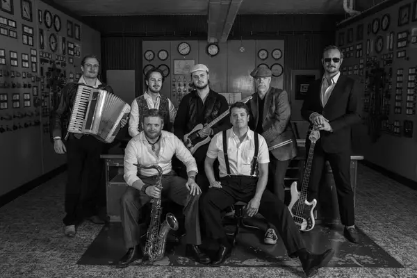 Nyhetsbild: TOTAL SLAKT: B-Street Band fick Steam Hotel att koka över