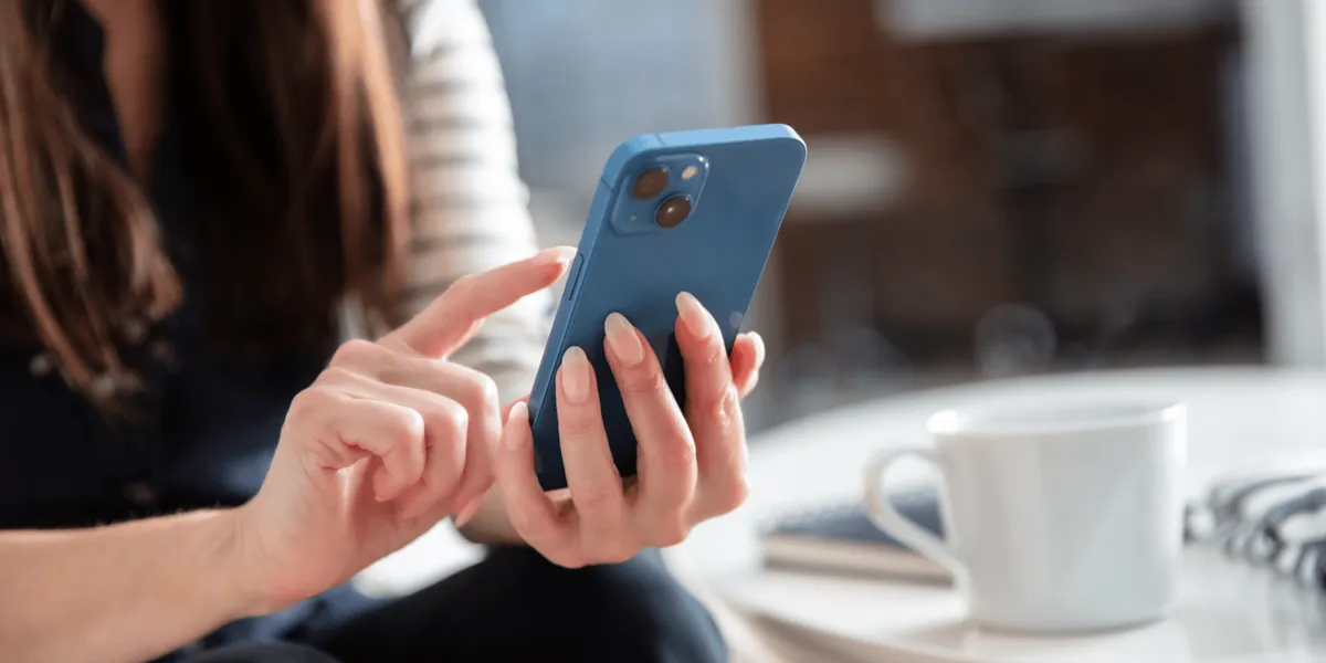 Apple share price: Analysis & how to buy from India 2025