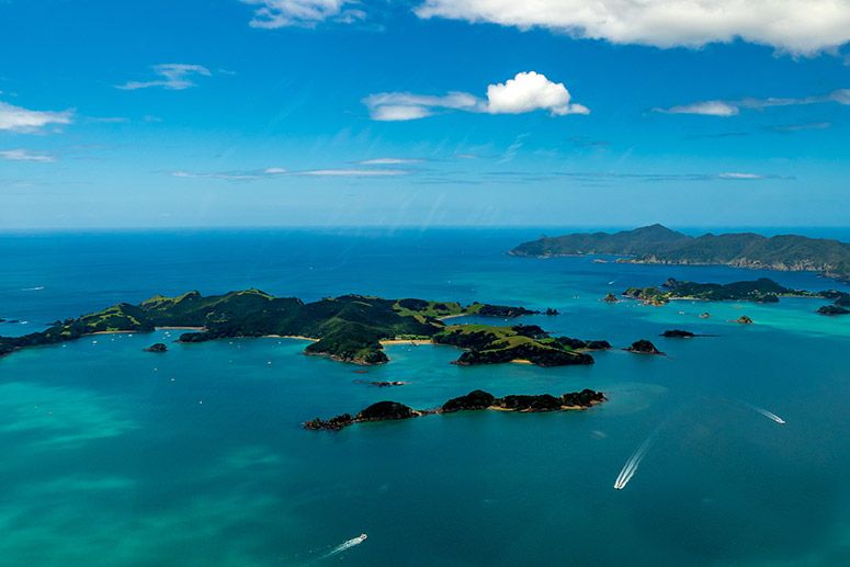 Islands and turquoise water in the Bay of Islands