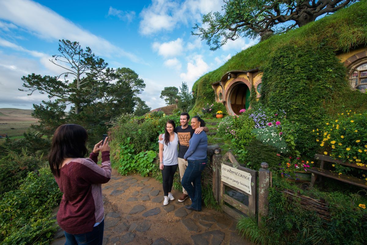 Hobbit holes and gardens at the Hobbiton Movie Set
