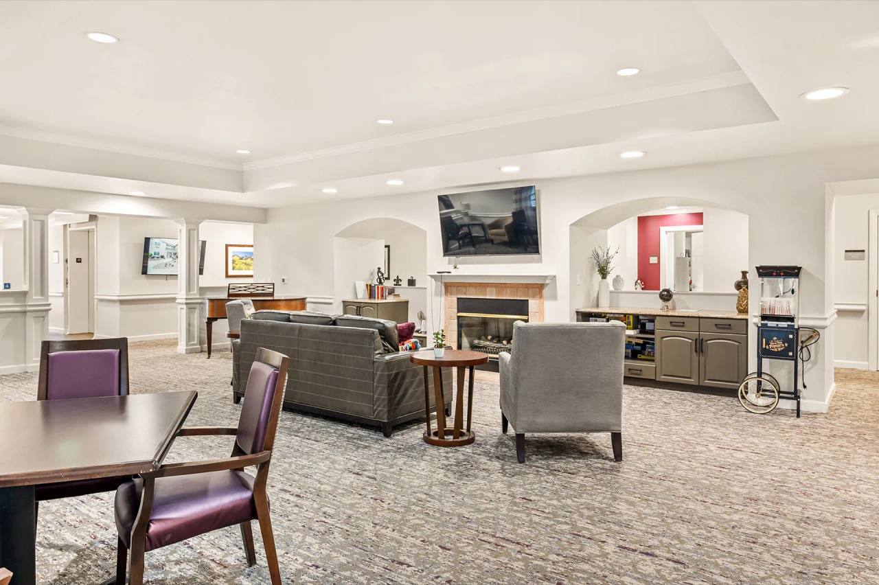 Resident lounge at Bear Creek in Lakewood for assisted living conversations and events.