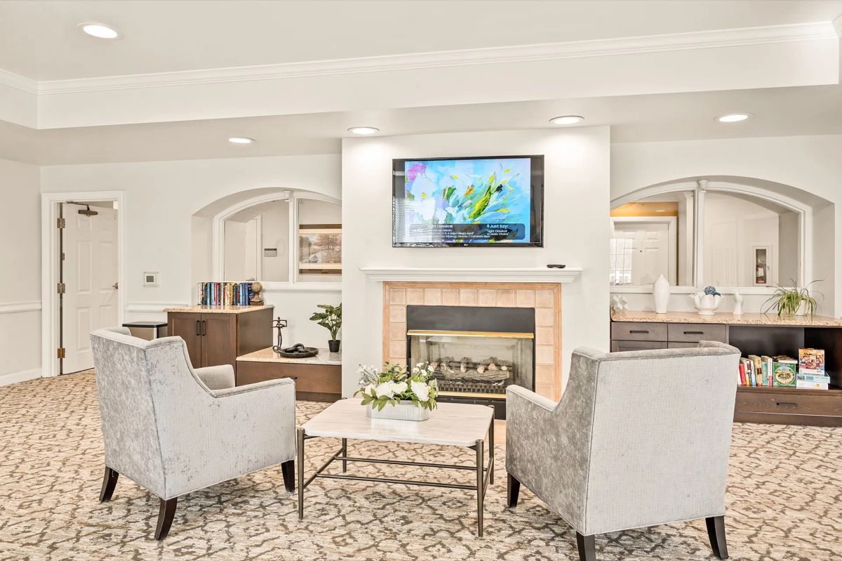 Bear Creek common area in Lakewood designed for assisted living and memory care routines.