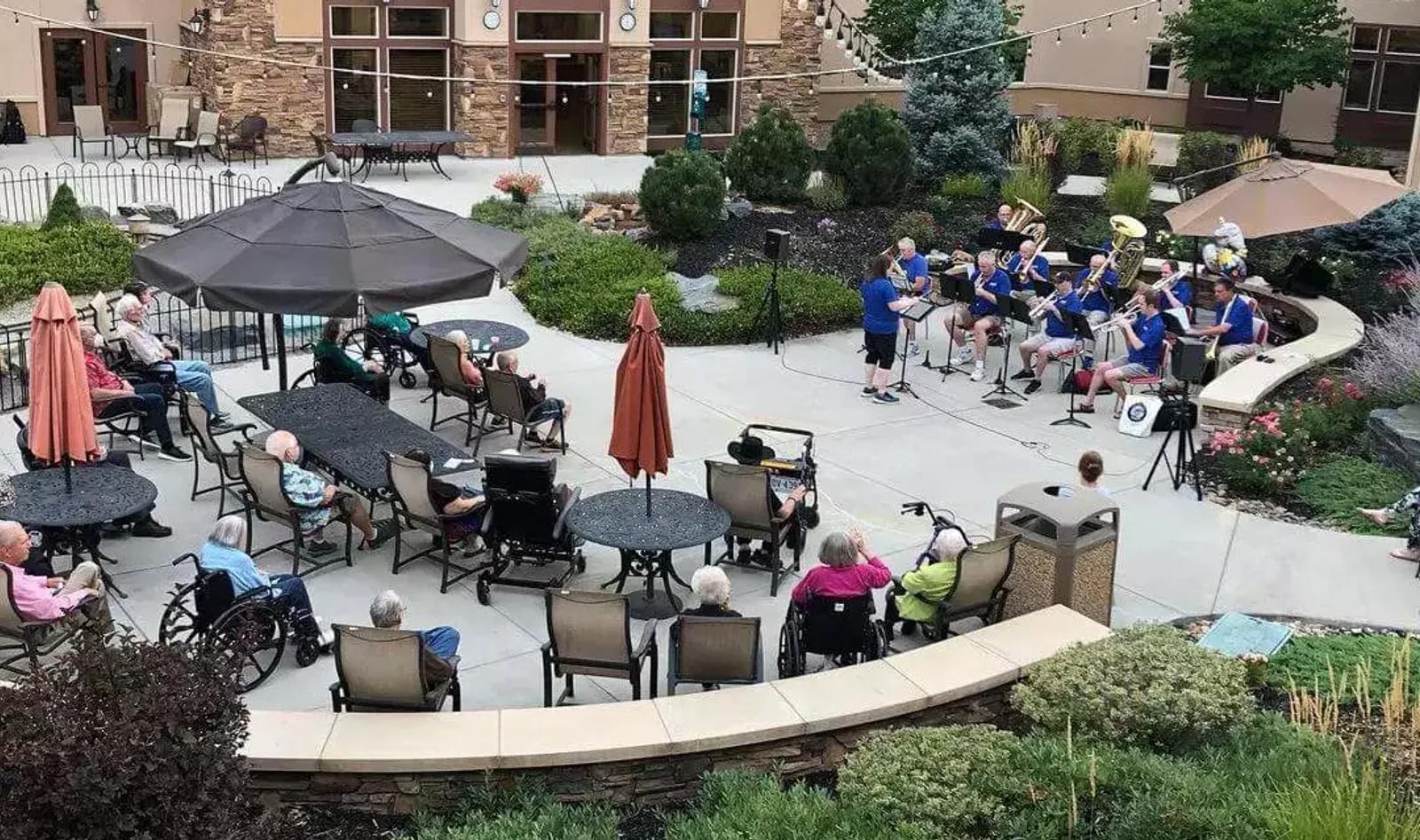 Outdoor courtyard at Gardens on Quail