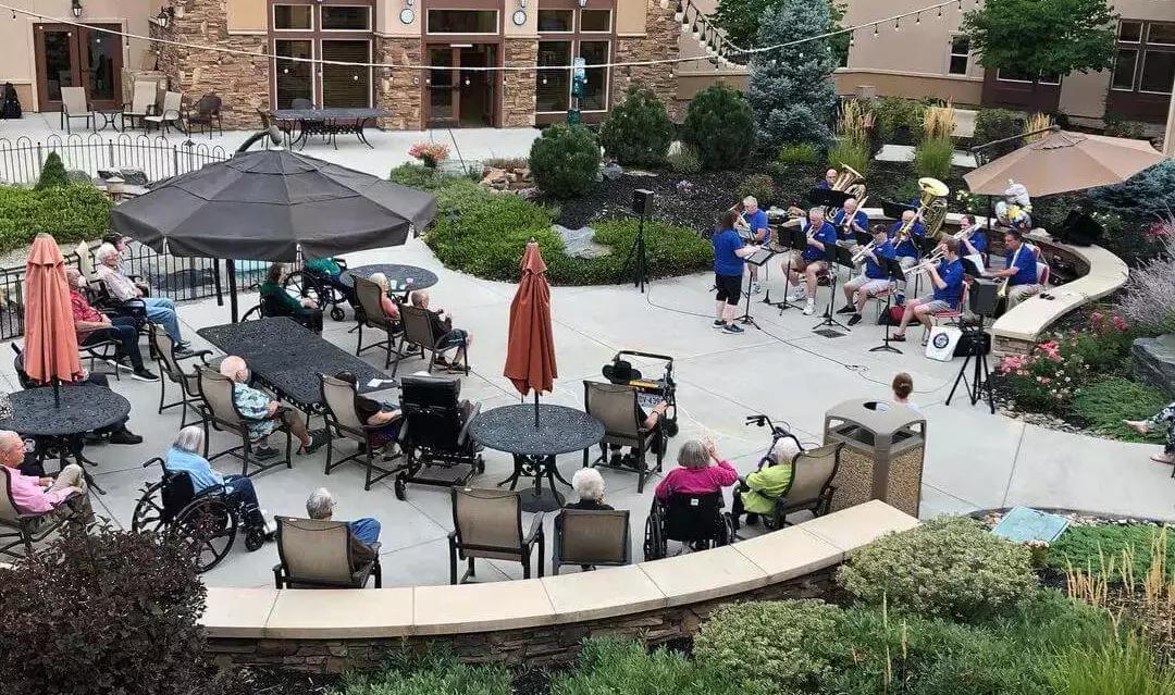 Outdoor courtyard at Gardens on Quail
