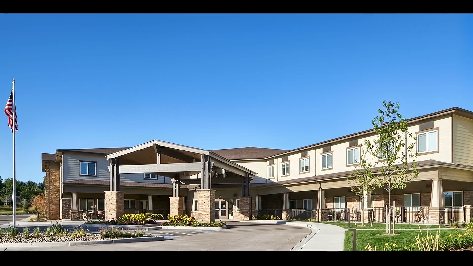 Exterior view of Stonebridge Senior from the main entrance drive
