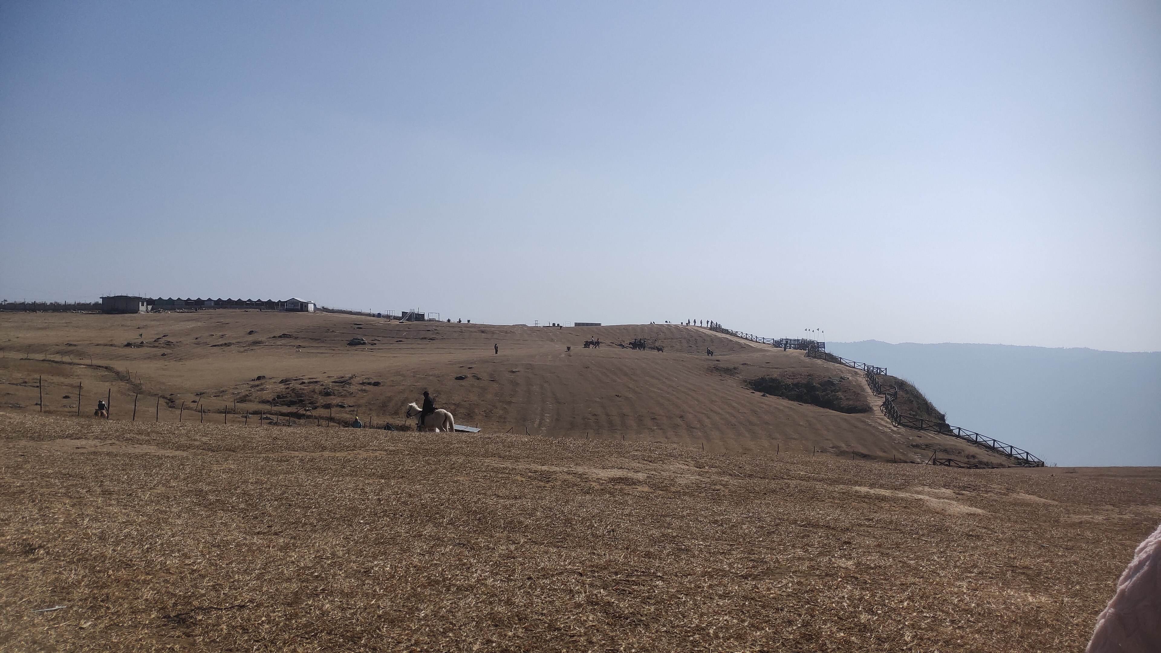 The grassy ridge at Laitlum Canyon above the gorges