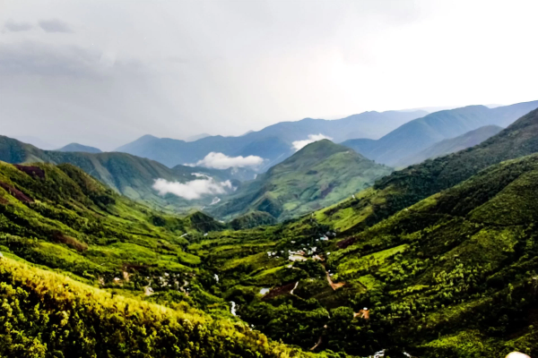 Scenic view of Meghalaya hills and waterfalls – best time to visit Meghalaya