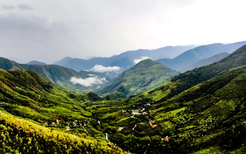 Scenic view of Meghalaya hills and waterfalls – best time to visit Meghalaya