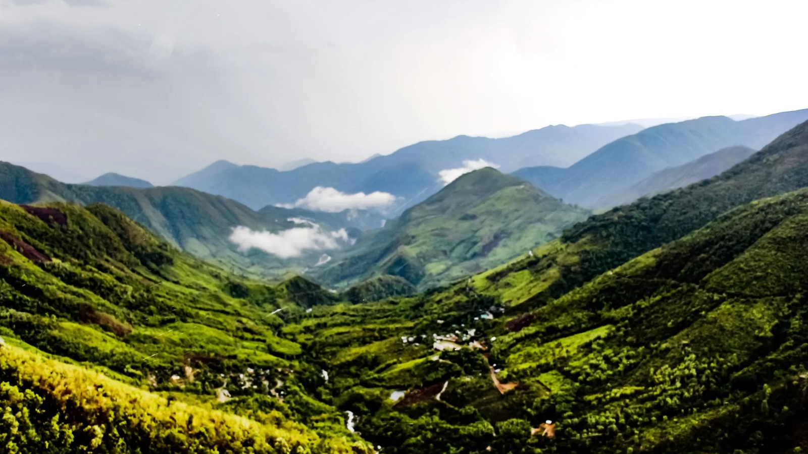 Scenic view of Meghalaya hills and waterfalls – best time to visit Meghalaya